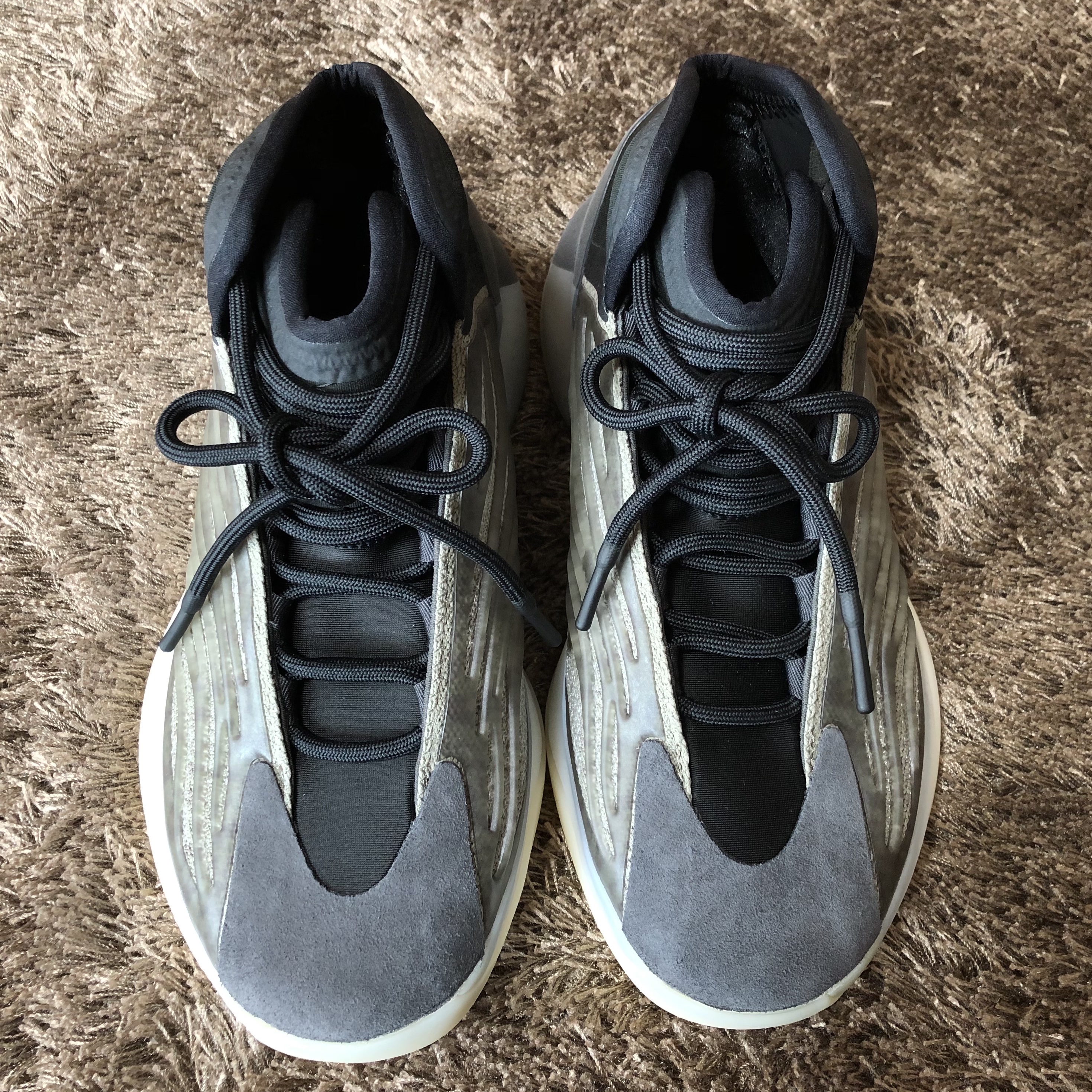 Adidas Yeezy QNTM Barium 착용 스타일 - 3