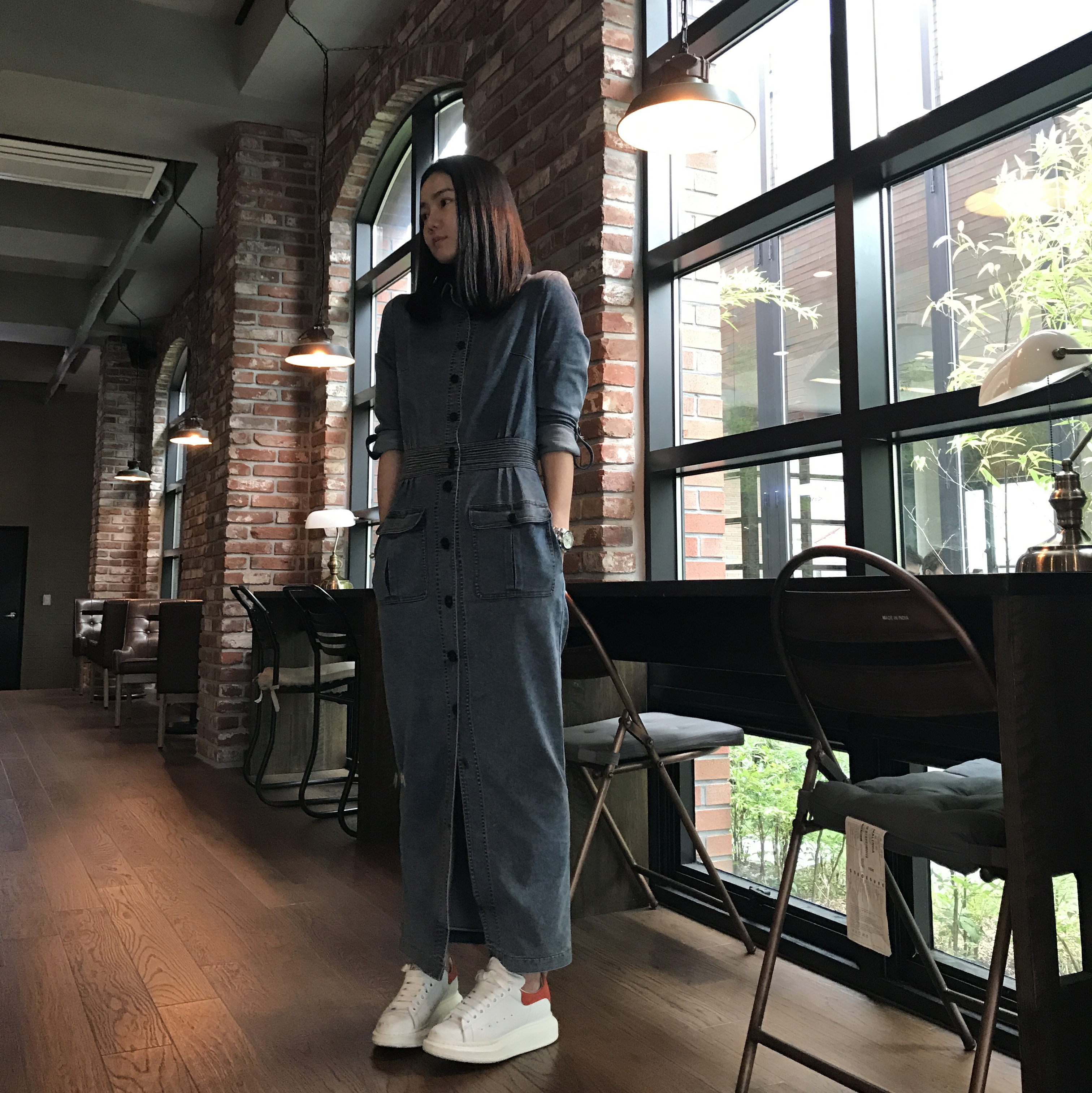 Nike x Sacai LDWaffle Green Multi, (W) Alexander McQueen Oversized Sneakers Paris Blue 착용 스타일 - 3