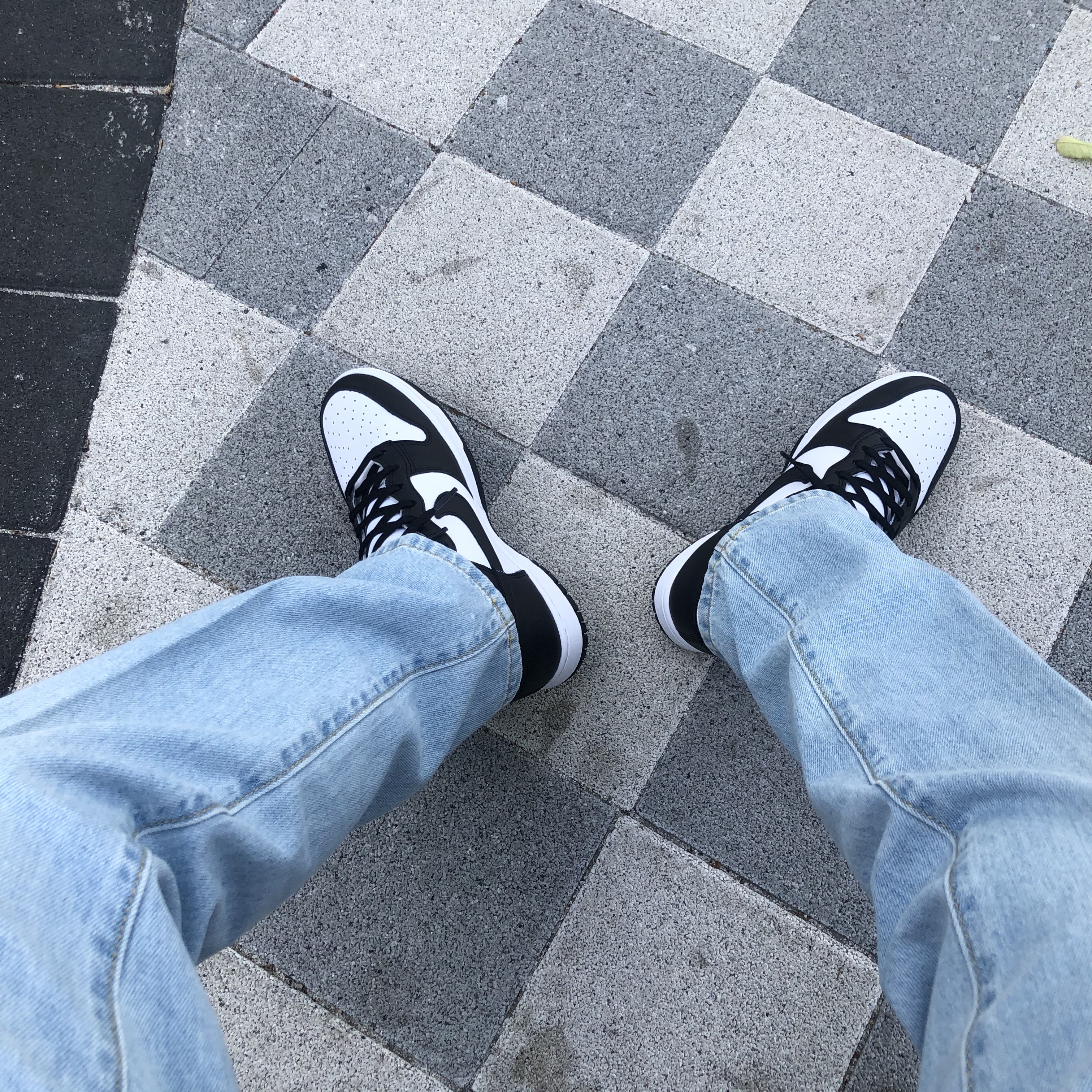Nike Dunk High Retro Black and White 착용 스타일 - 2