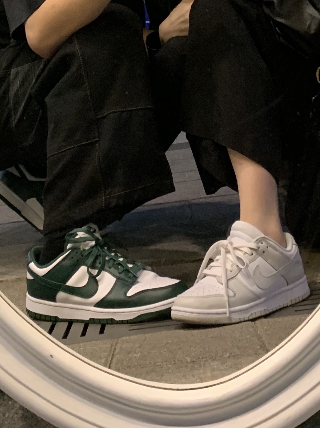 (W) Nike Dunk Low Photon Dust, Nike Dunk Low Retro Varsity Green 착용 스타일 - 2