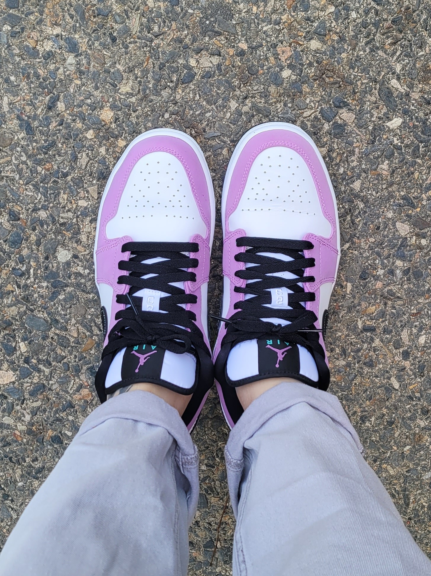 Nike Dunk High Barely Green, Jordan 1 Low SE Violet Shock 착용 스타일 - 3