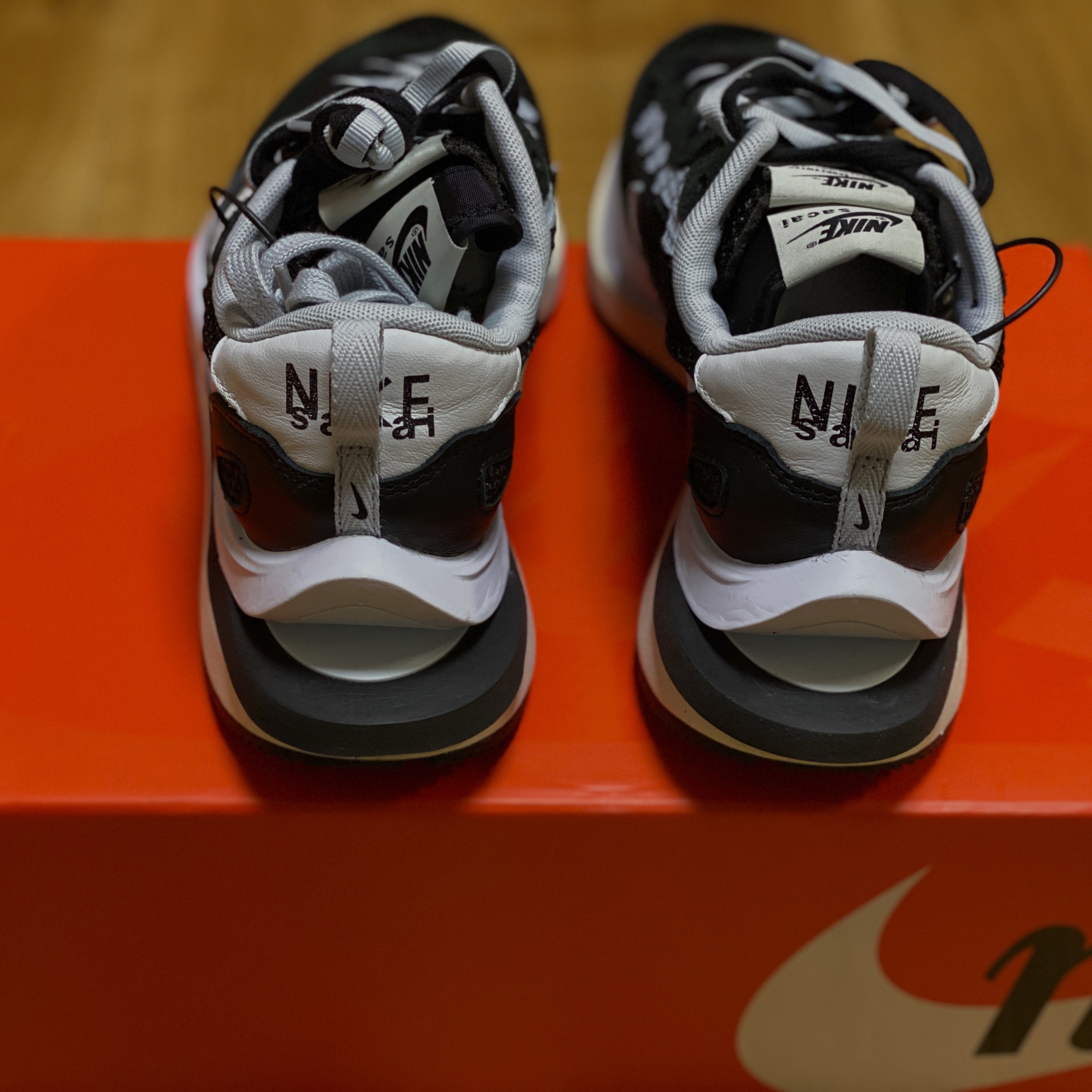 Nike x Sacai VaporWaffle Black White 착용 스타일 - 3