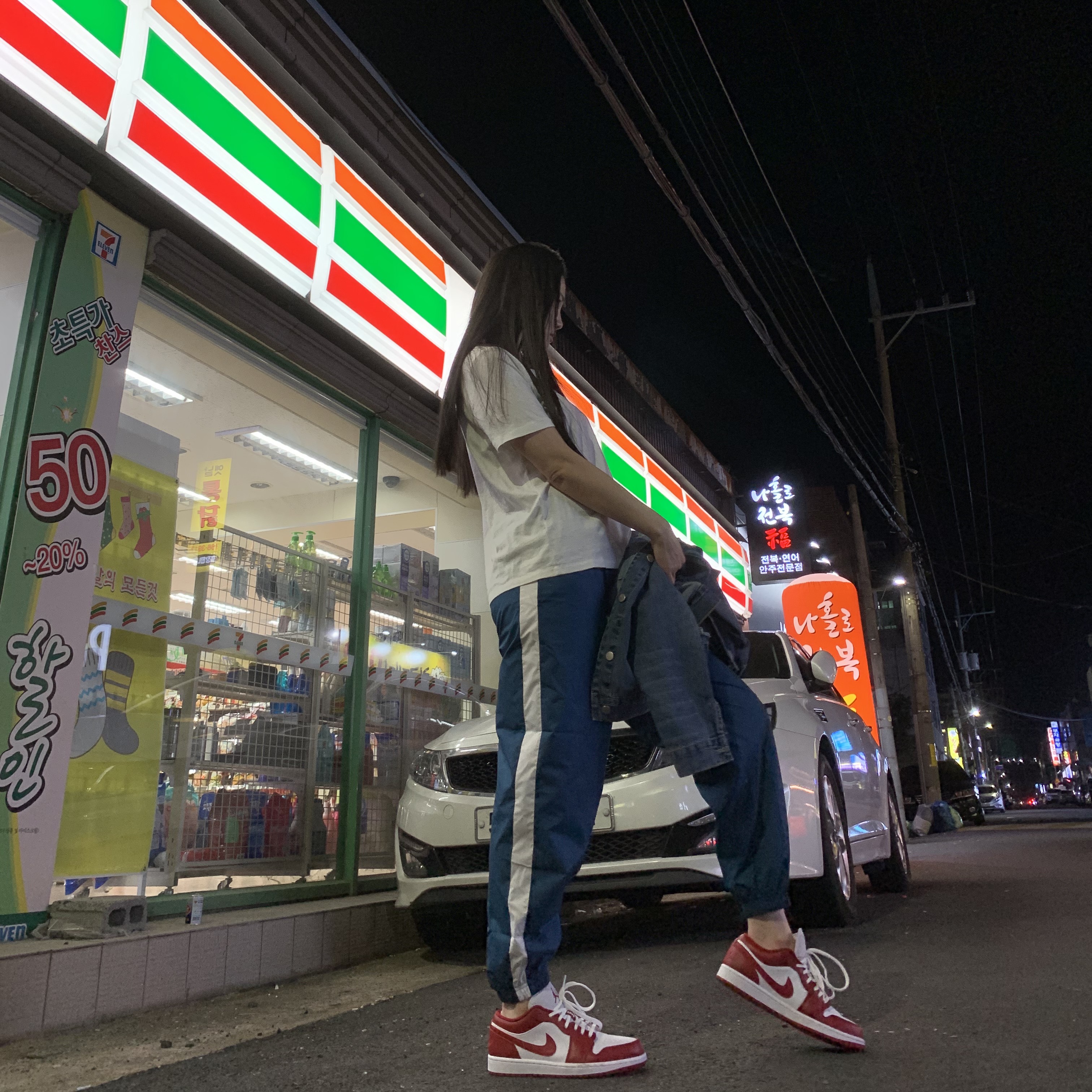 Converse x JW Anderson Run Star Hike Hi Black, (GS) Jordan 1 Low Gym Red White 착용 스타일 - 2