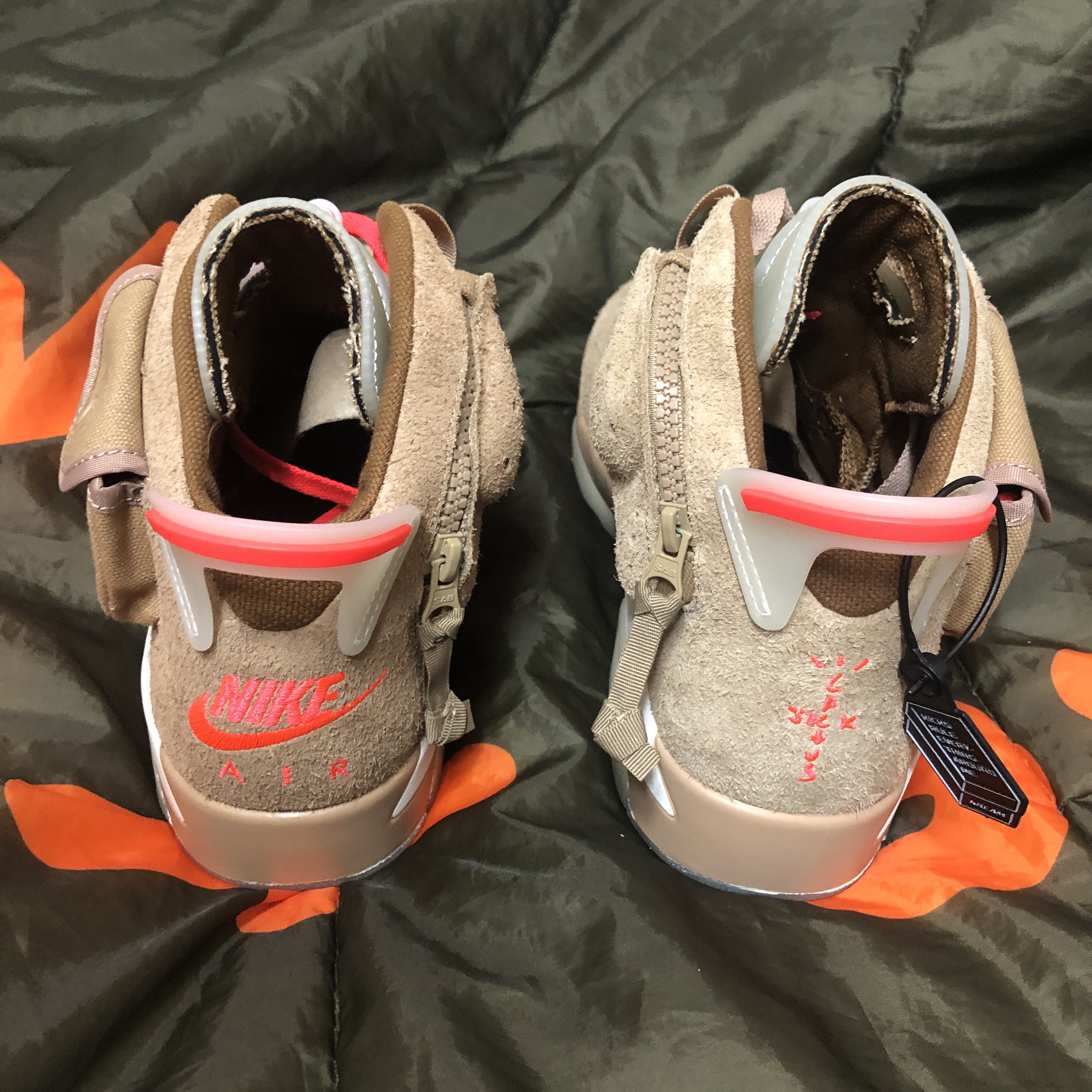 Jordan 6 x Travis Scott Retro SP British Khaki 착용 스타일 - 2