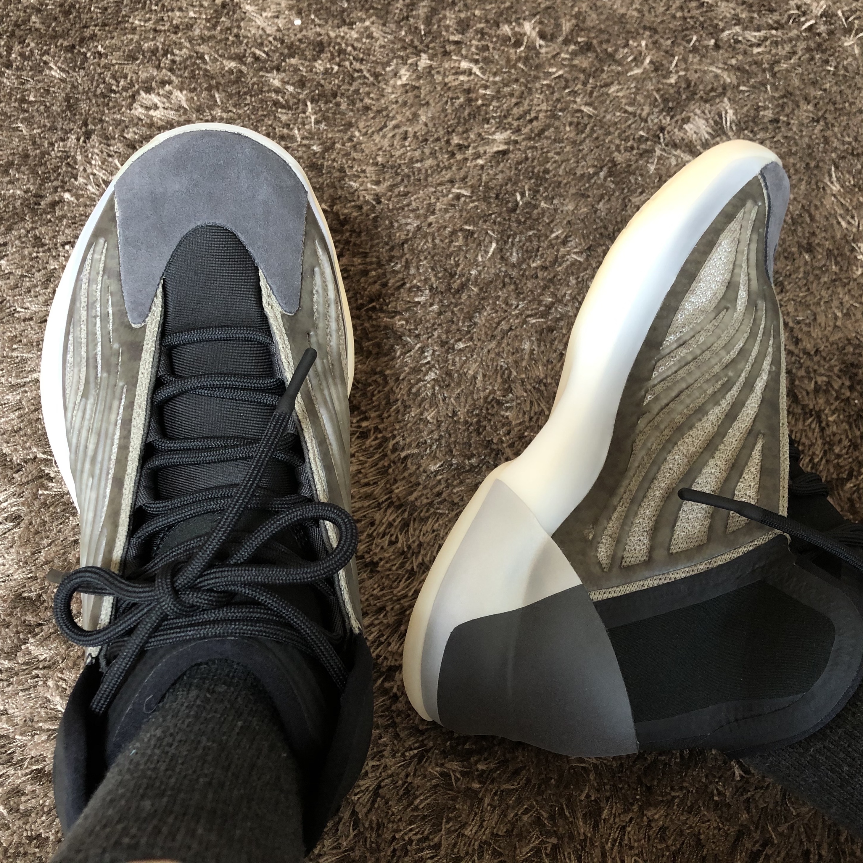 Adidas Yeezy QNTM Barium 착용 스타일 - 2