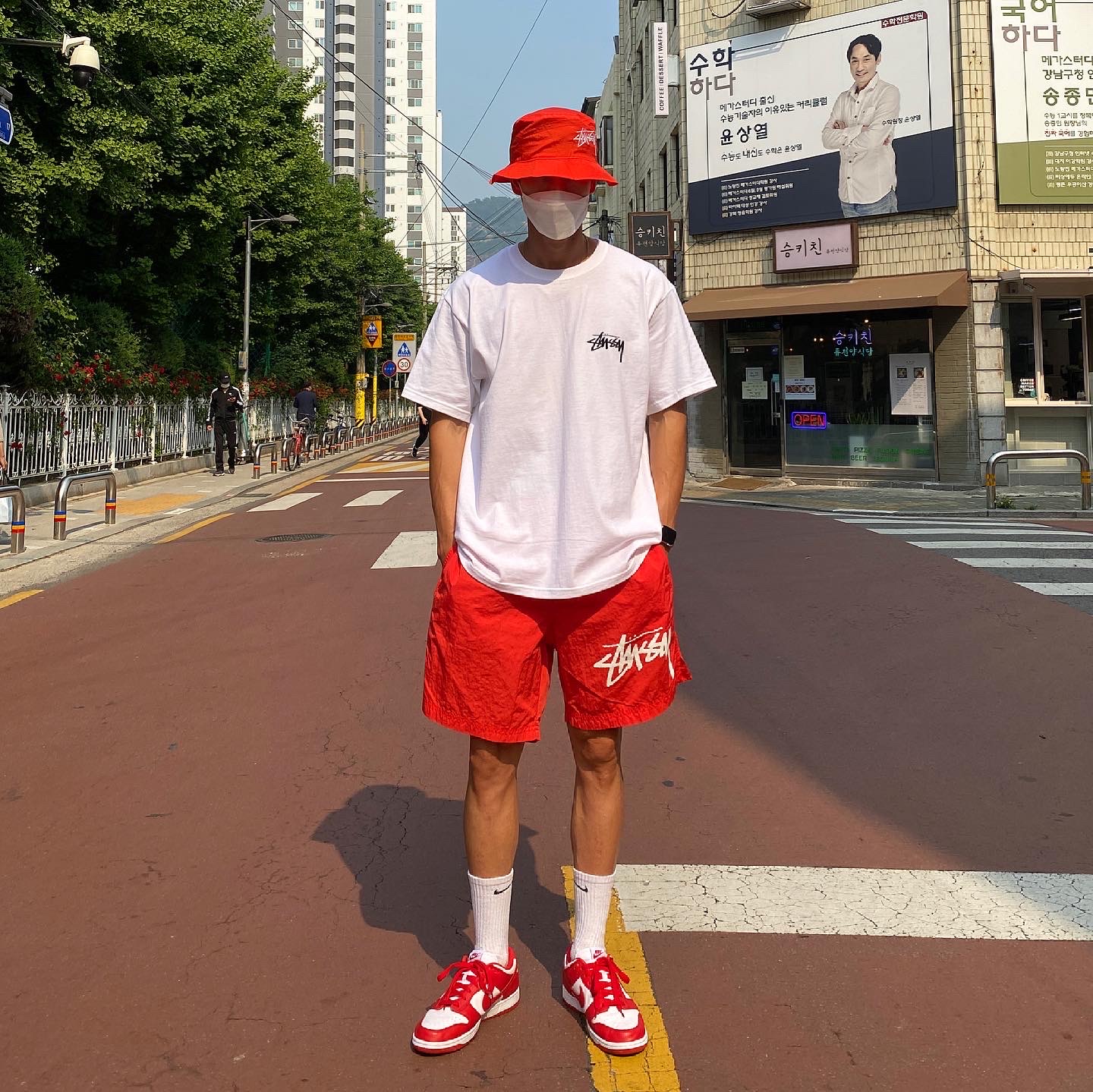 Nike x Stussy Water Shorts Habanero Red, Nike Dunk Low SP University Red 2020 착용 스타일 - 1