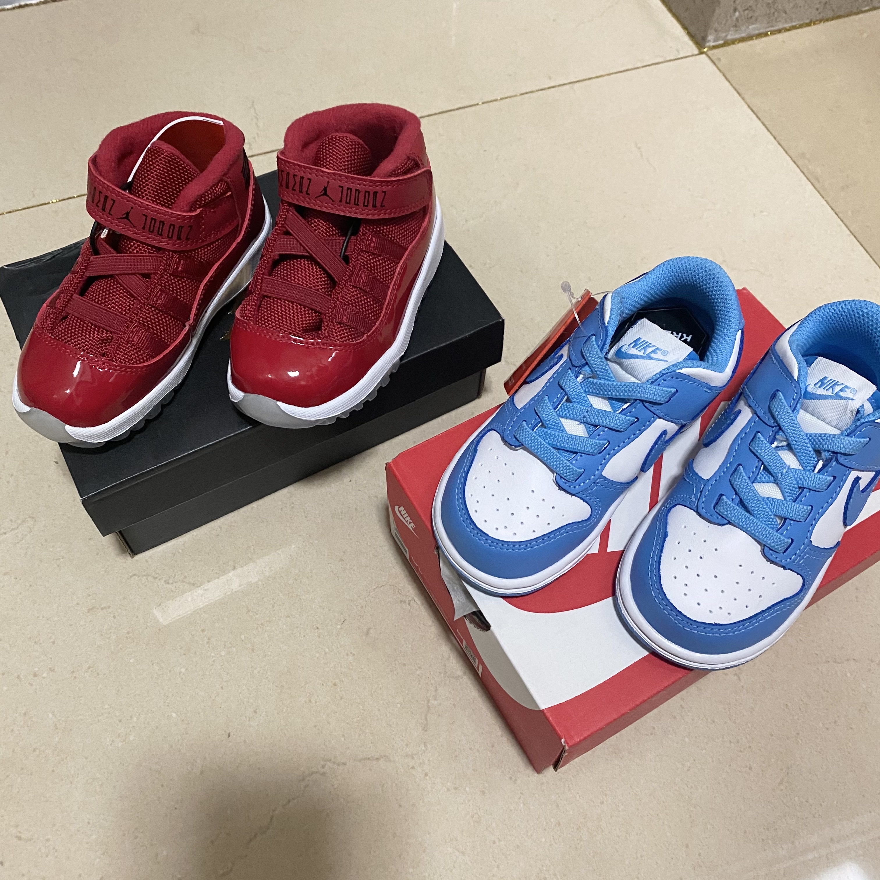 (TD) Jordan 11 Retro Win Like 96 Gym Red, (TD) Nike Dunk Low University Blue 착용 스타일