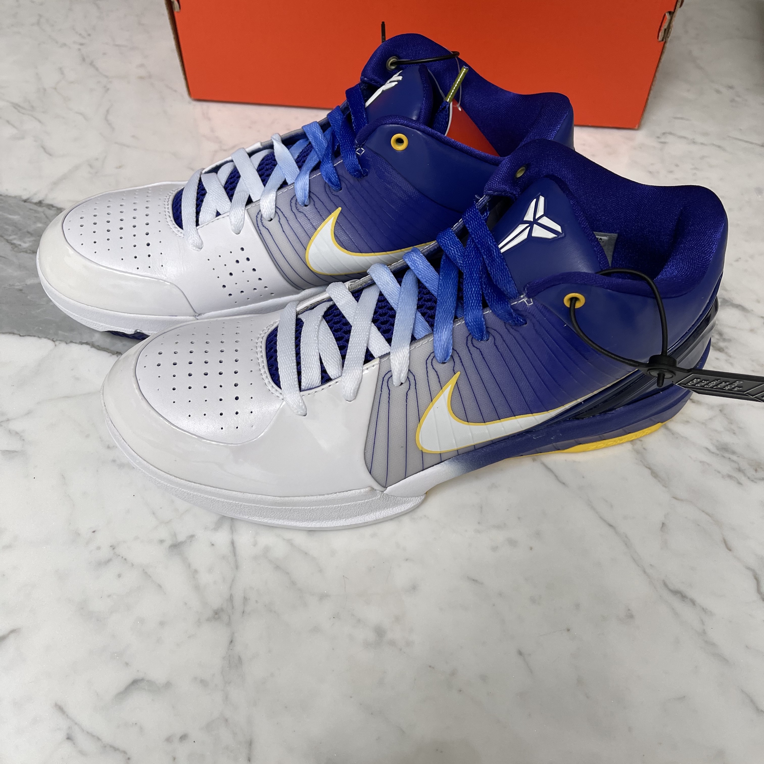 Nike Zoom Kobe 4 Gradient Home 착용 스타일