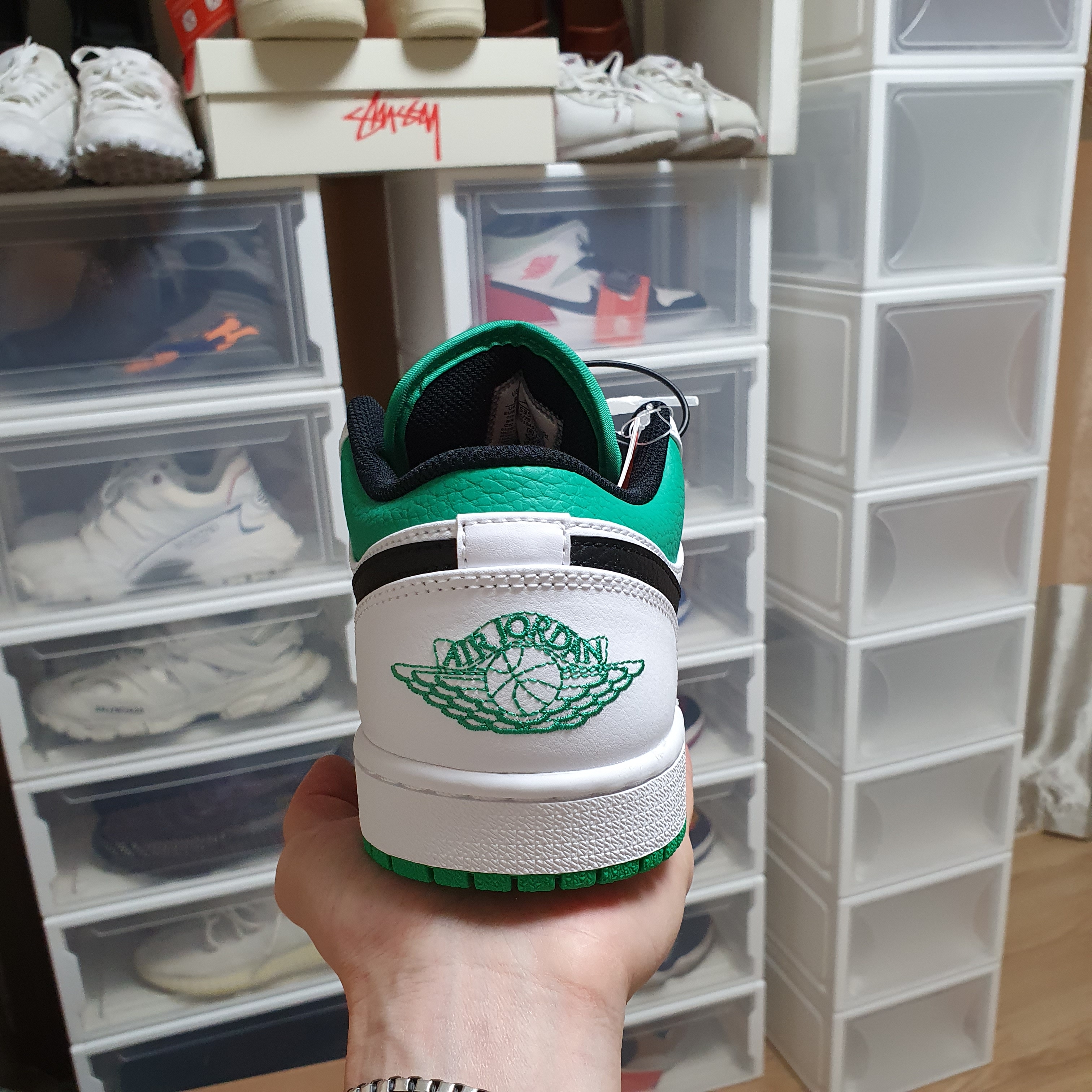 Jordan 1 Low White Lucky Green 착용 스타일 - 4