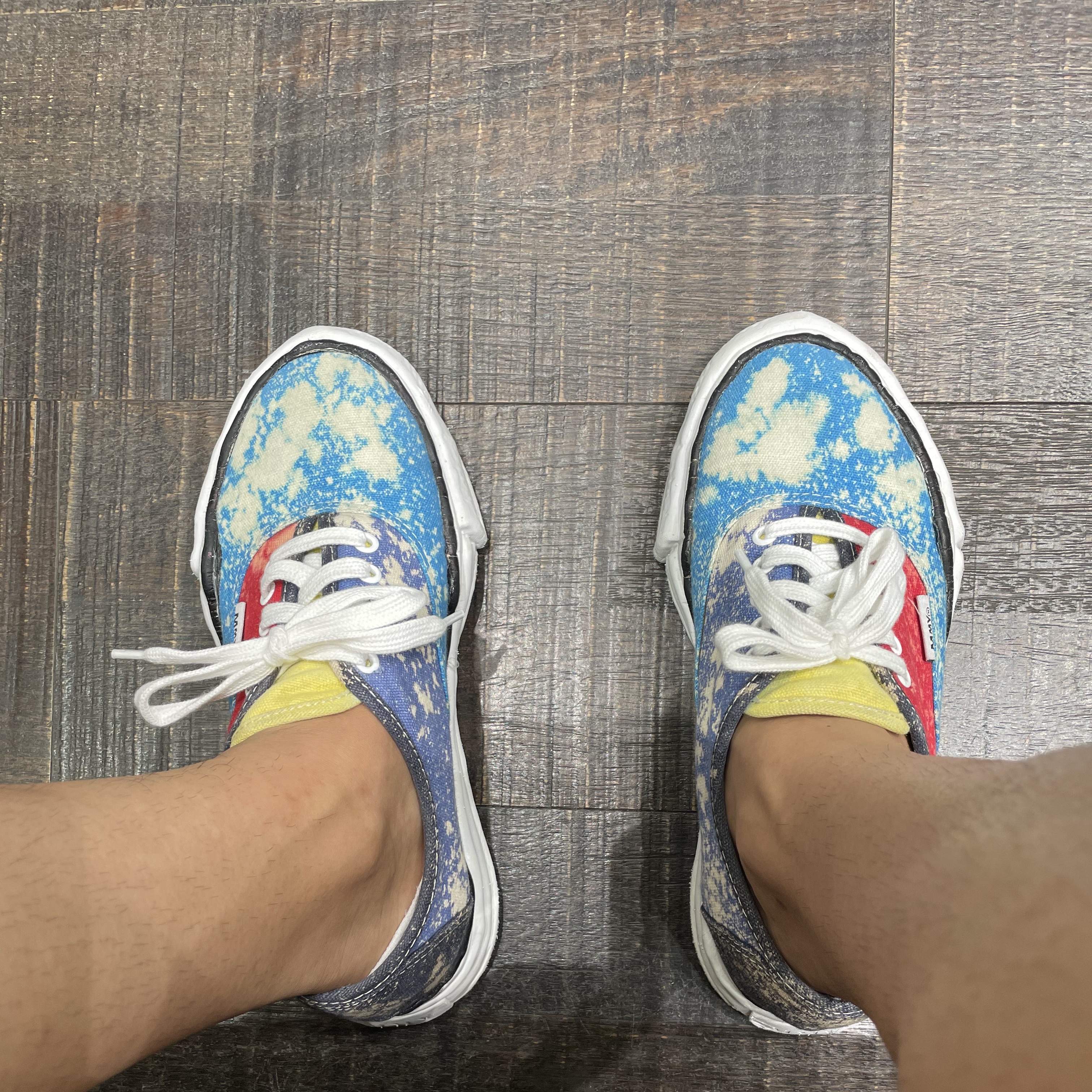 Maison Mihara Yasuhiro Baker OG Sole Over Dyed Lowcut Sneakers Orange 착용 스타일 - 3