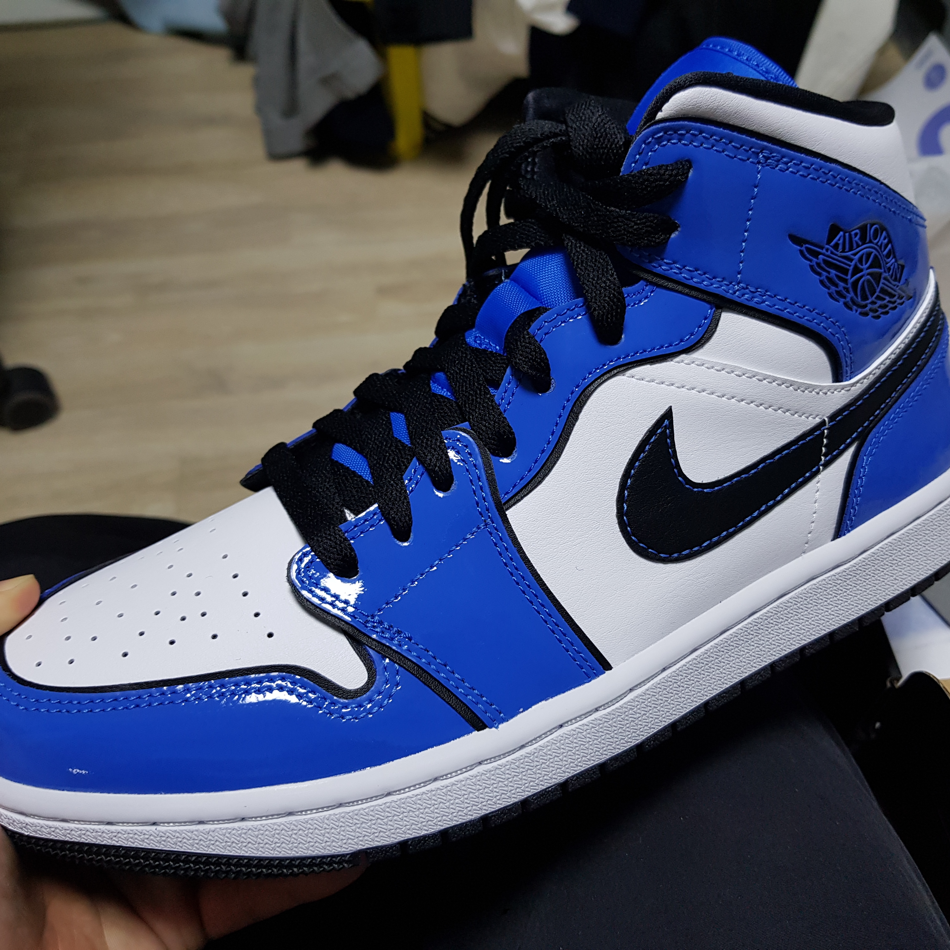 Jordan 1 Mid SE Signal Blue 착용 스타일 - 1