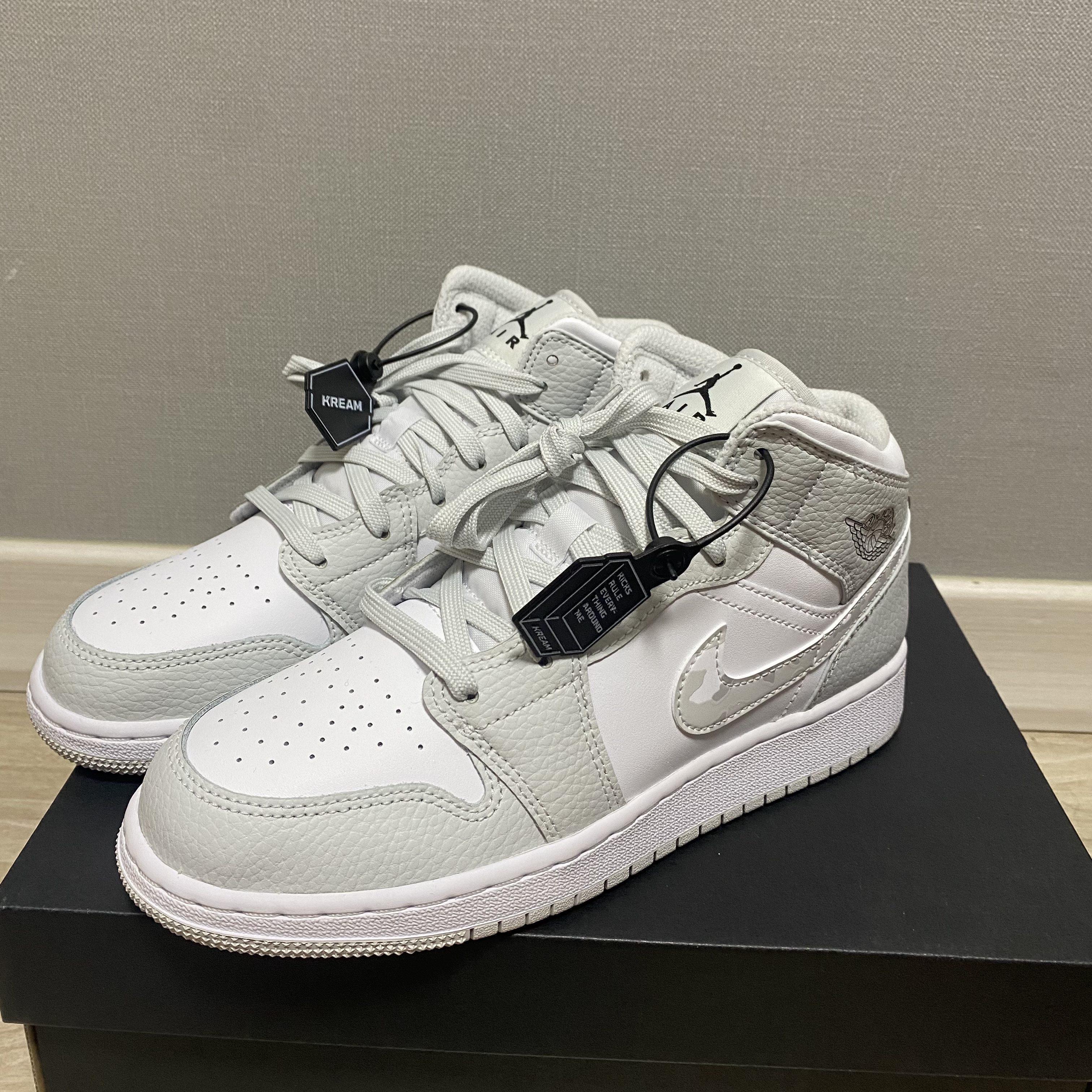 (GS) Jordan 1 Mid SE Grey Camo 착용 스타일