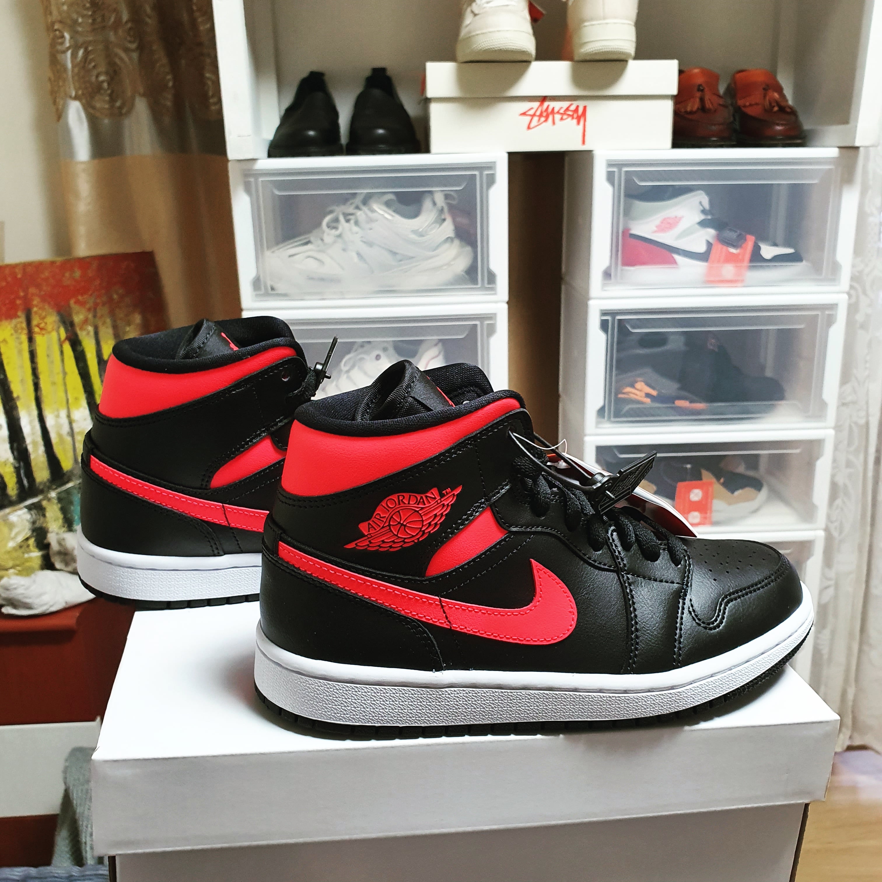 (W) Jordan 1 Mid Siren Red, Jordan 1 Mid Bred Banned 2020 착용 스타일 - 2