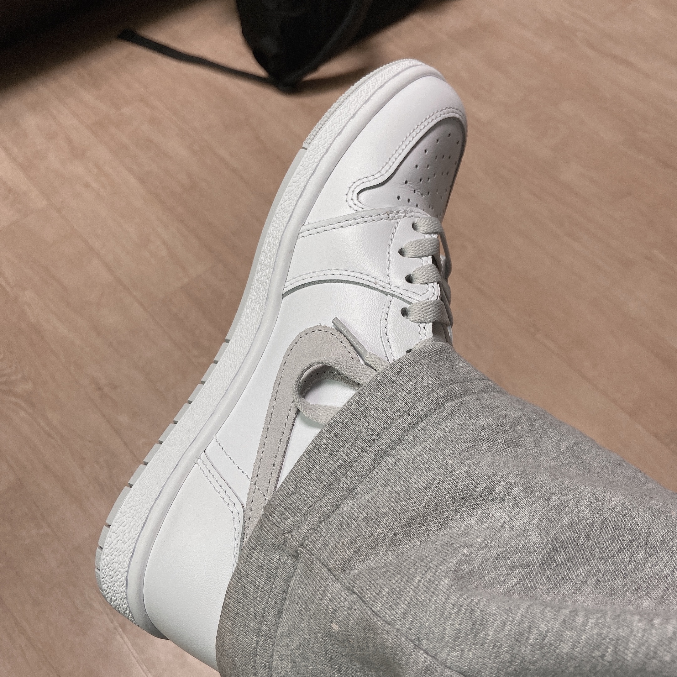 Jordan 1 High 85 Neutral Grey 착용 스타일