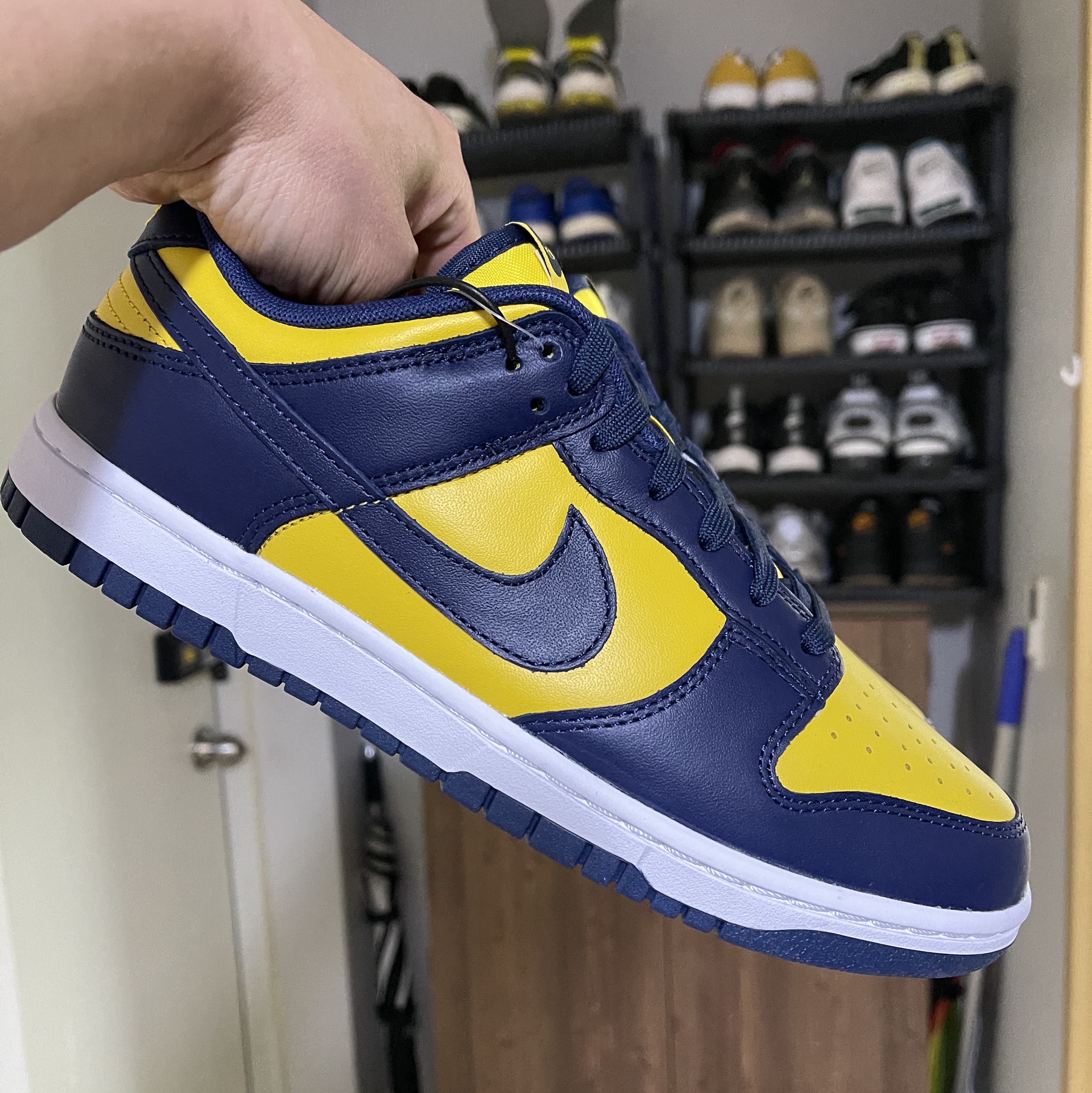 Nike Dunk Low Retro Varsity Maize 착용 스타일