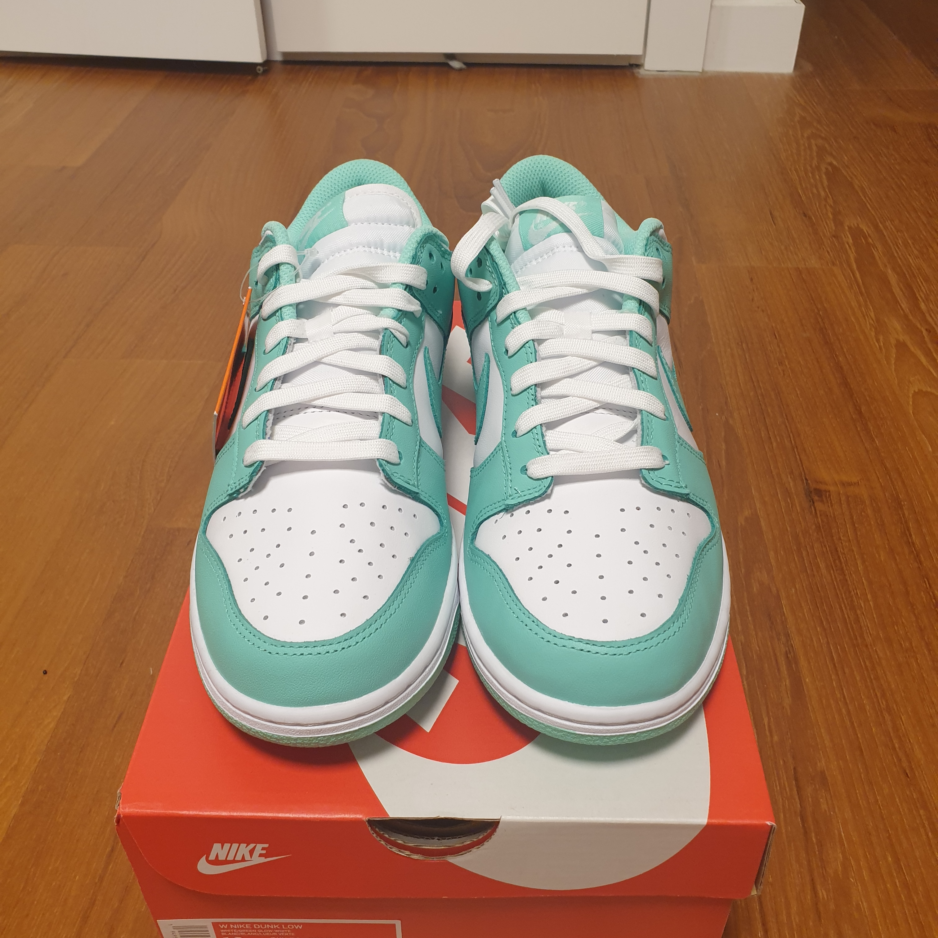 (W) Nike Dunk Low Green Glow 착용 스타일 - 3