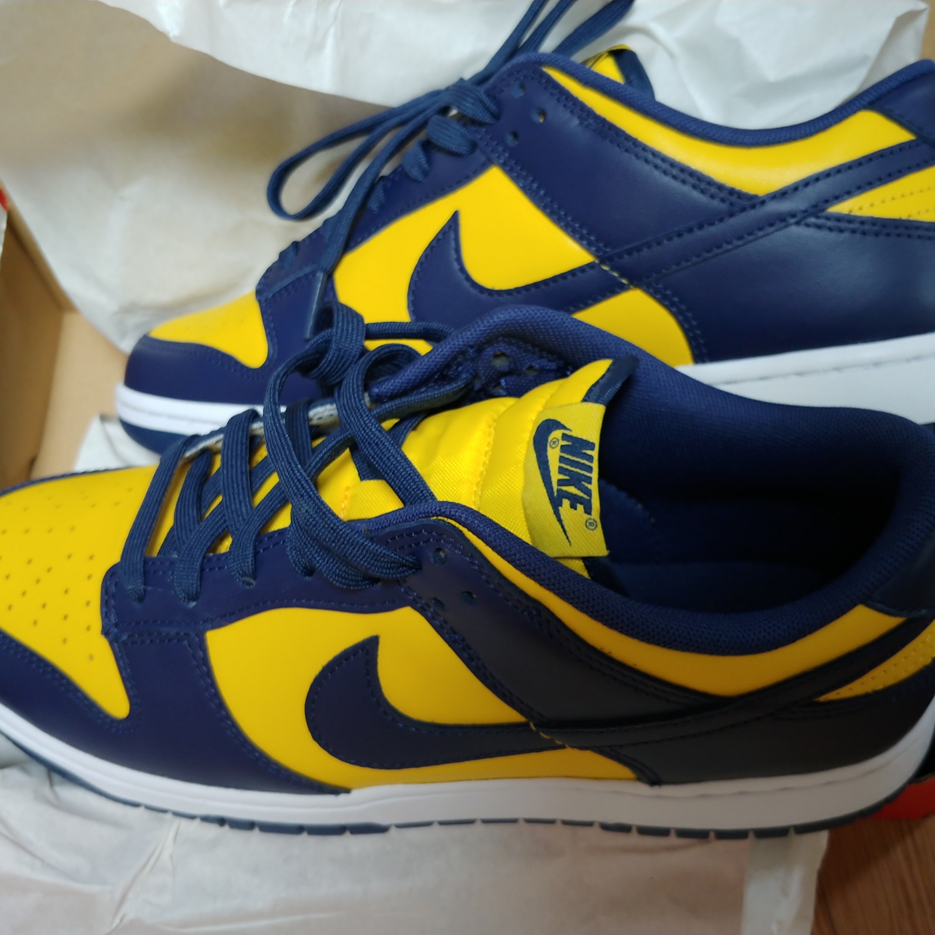 Nike Dunk Low Retro Varsity Maize 착용 스타일