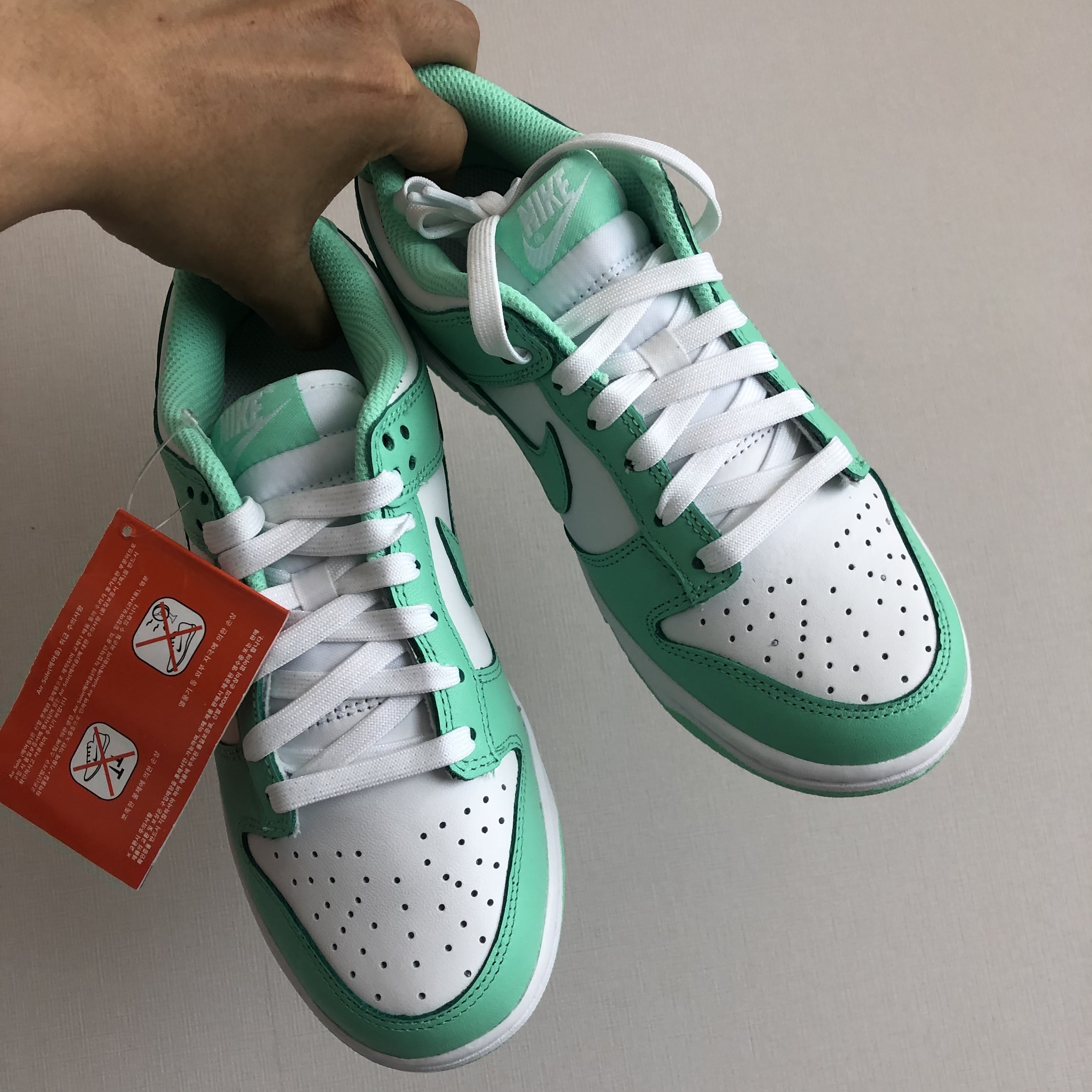 (W) Nike Dunk Low Green Glow 착용 스타일 - 3