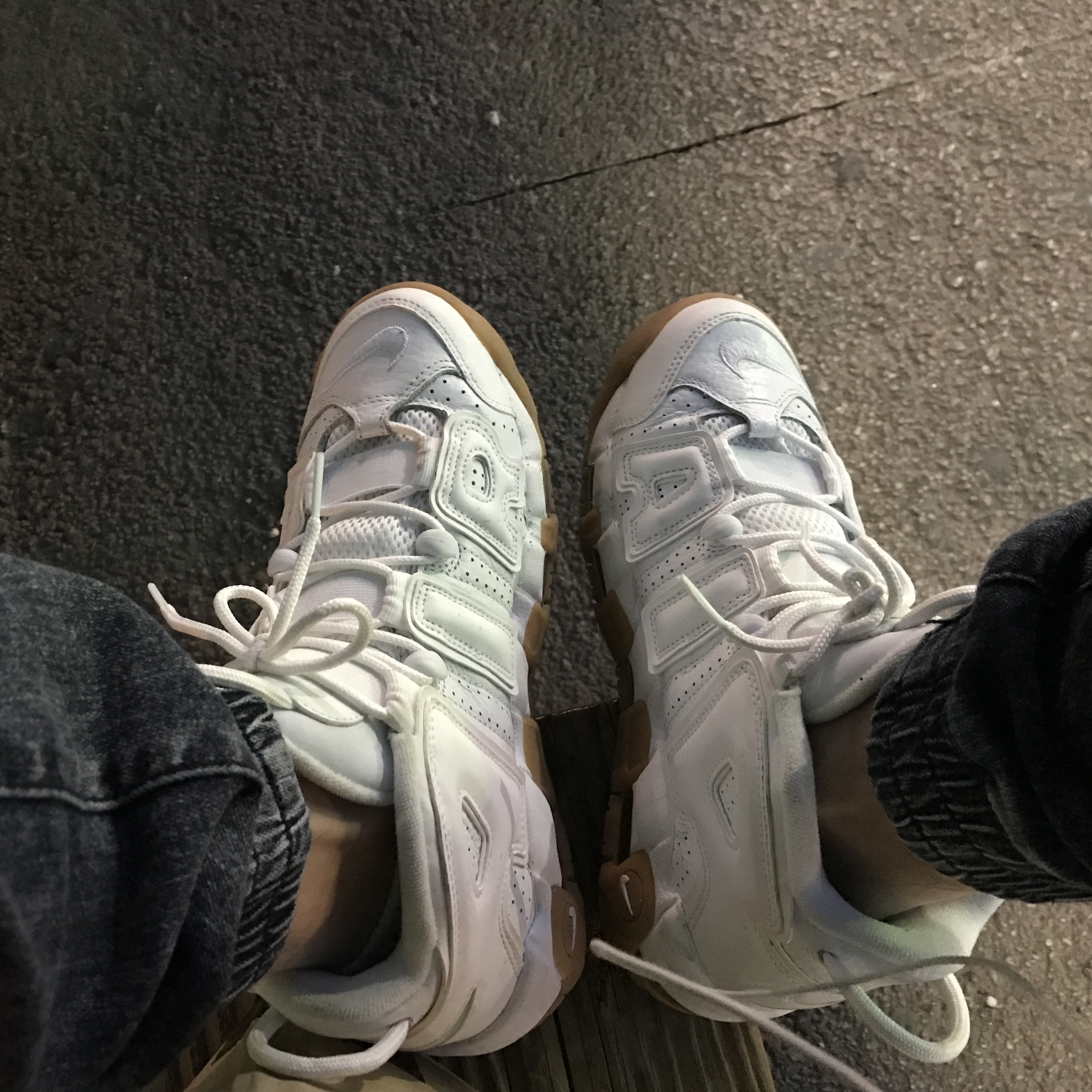Nike Air More Uptempo White Gum, Jordan 8 Retro Take Flight 착용 스타일 - 2