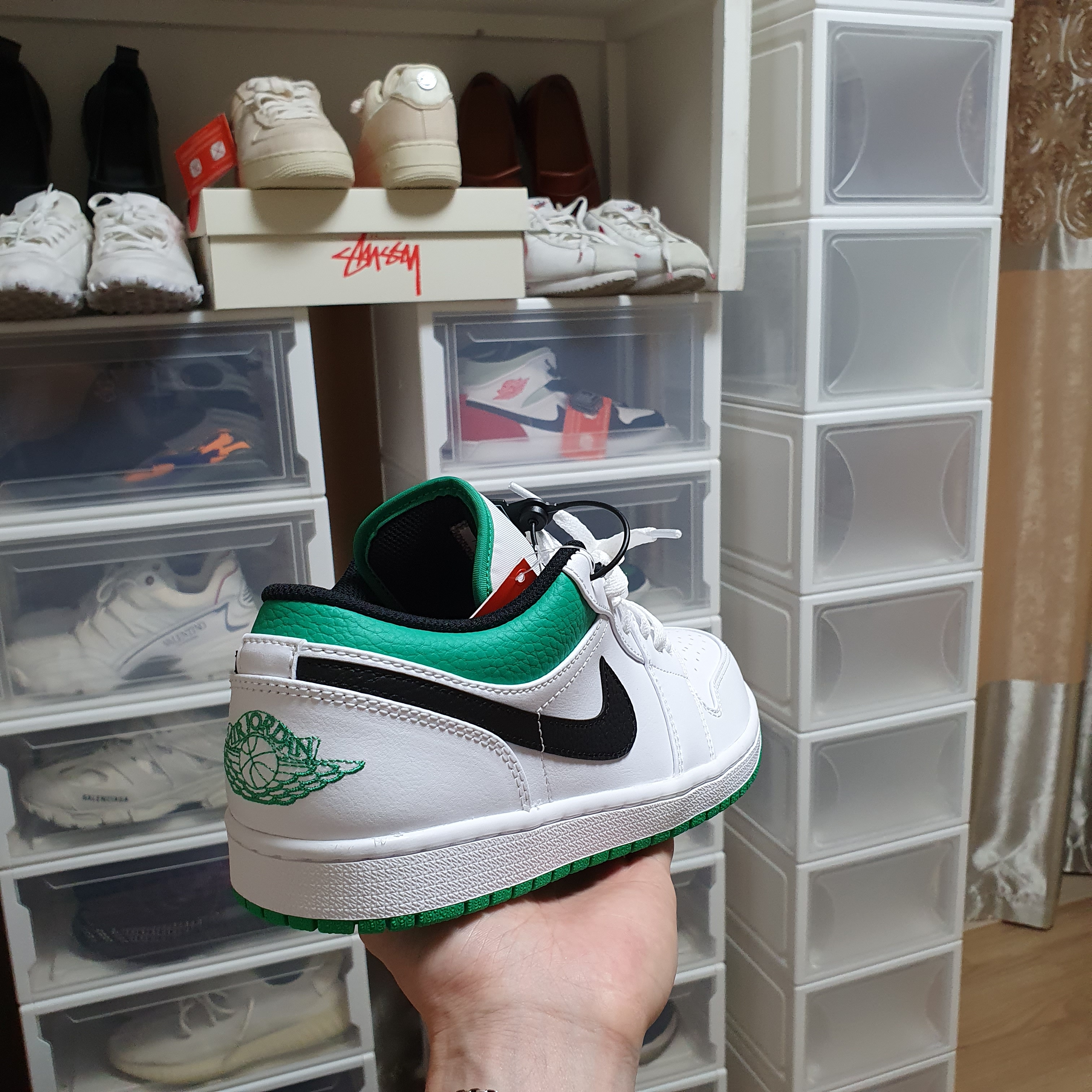 Jordan 1 Low White Lucky Green 착용 스타일 - 3