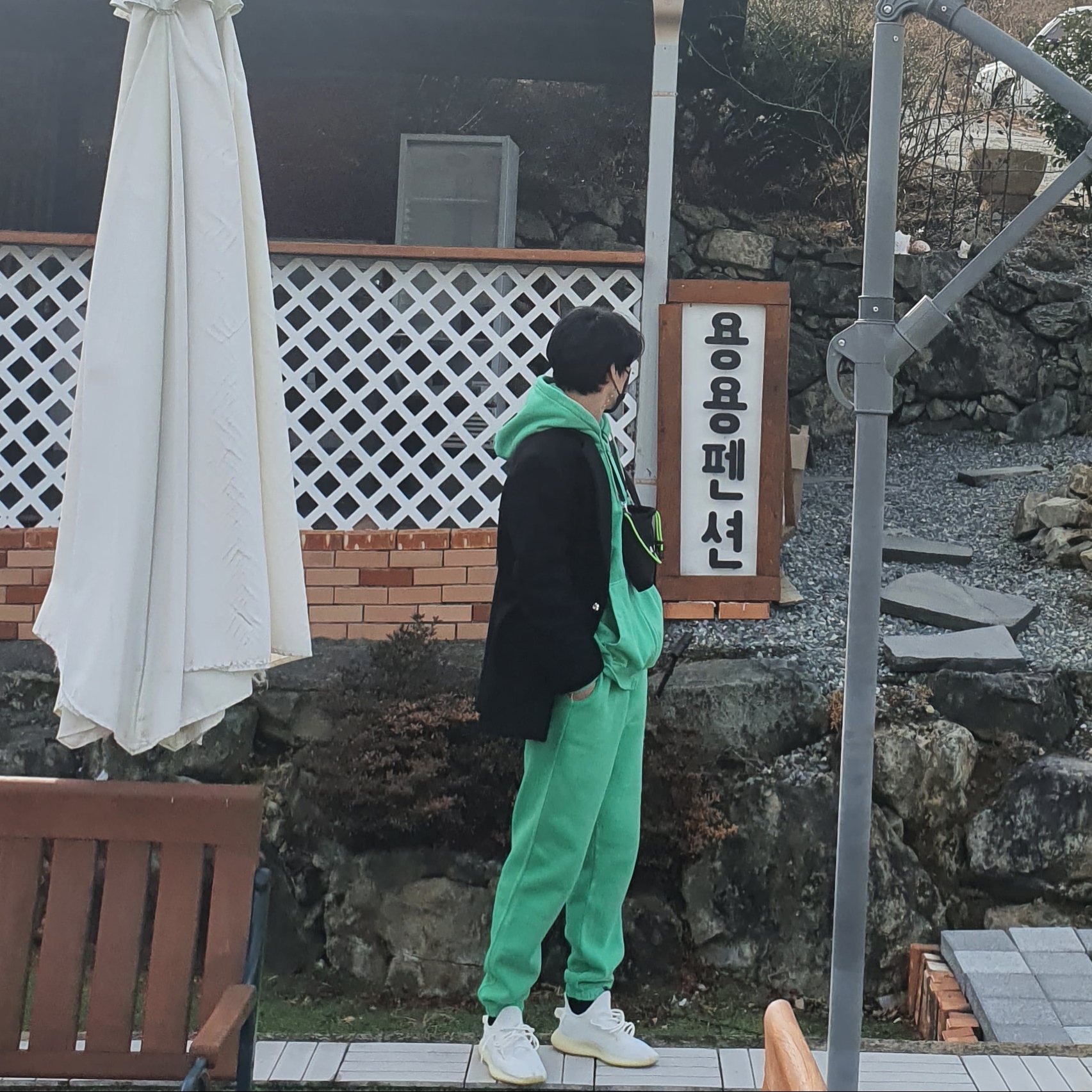 Adidas Yeezy Boost 350 V2 Cream/Triple White 착용 스타일 - 4
