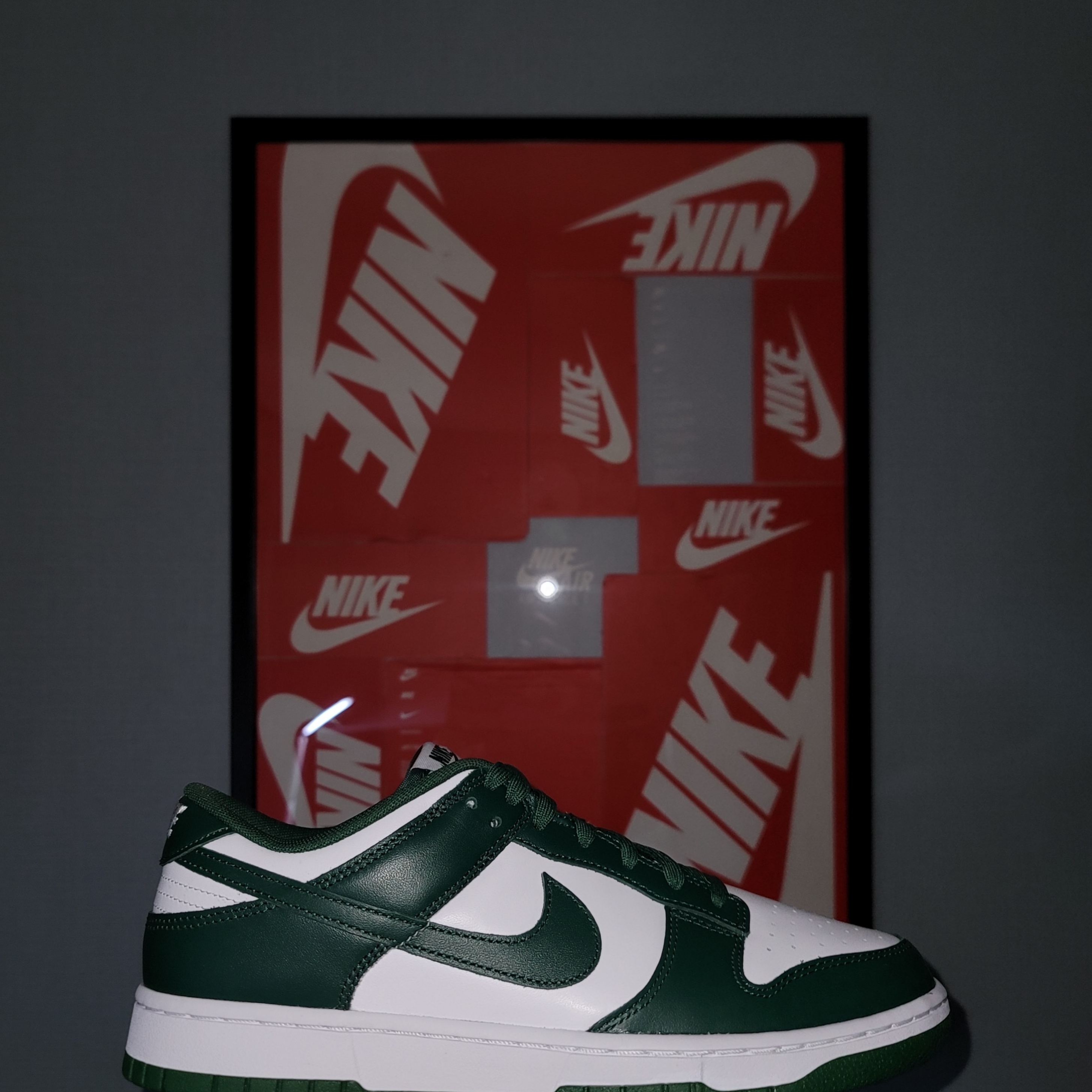 Nike Dunk Low Retro Varsity Green, Palace Tri-Slime T-Shirt Black - 21SS 착용 스타일 - 1