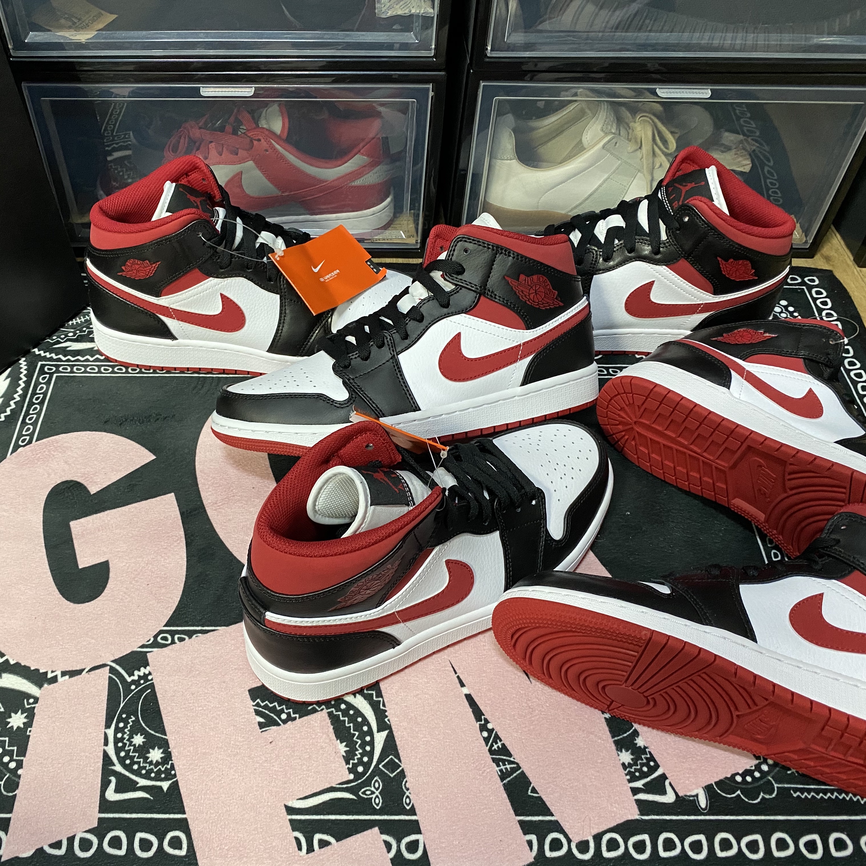 Jordan 1 Mid Gym Red Black White 착용 스타일