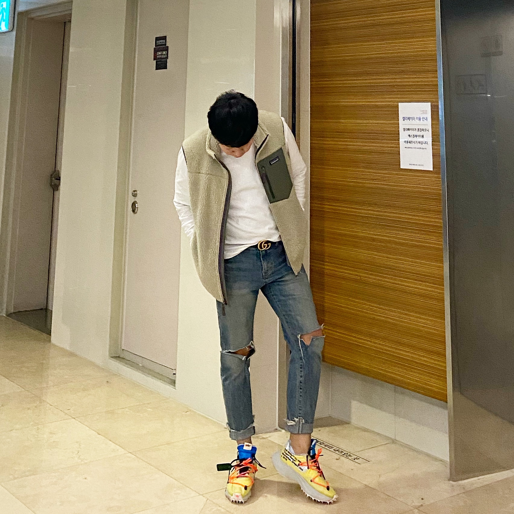 (W) Nike x Off-White Vapor Street Tour Yellow 착용 스타일