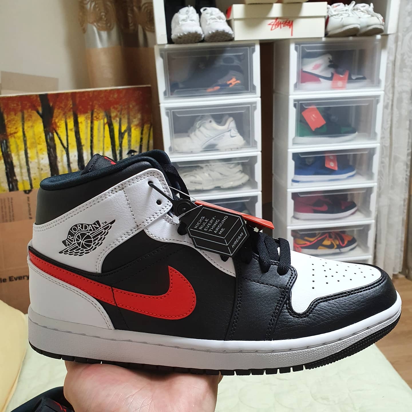 Jordan 1 Mid Black Chile Red 착용 스타일 - 3