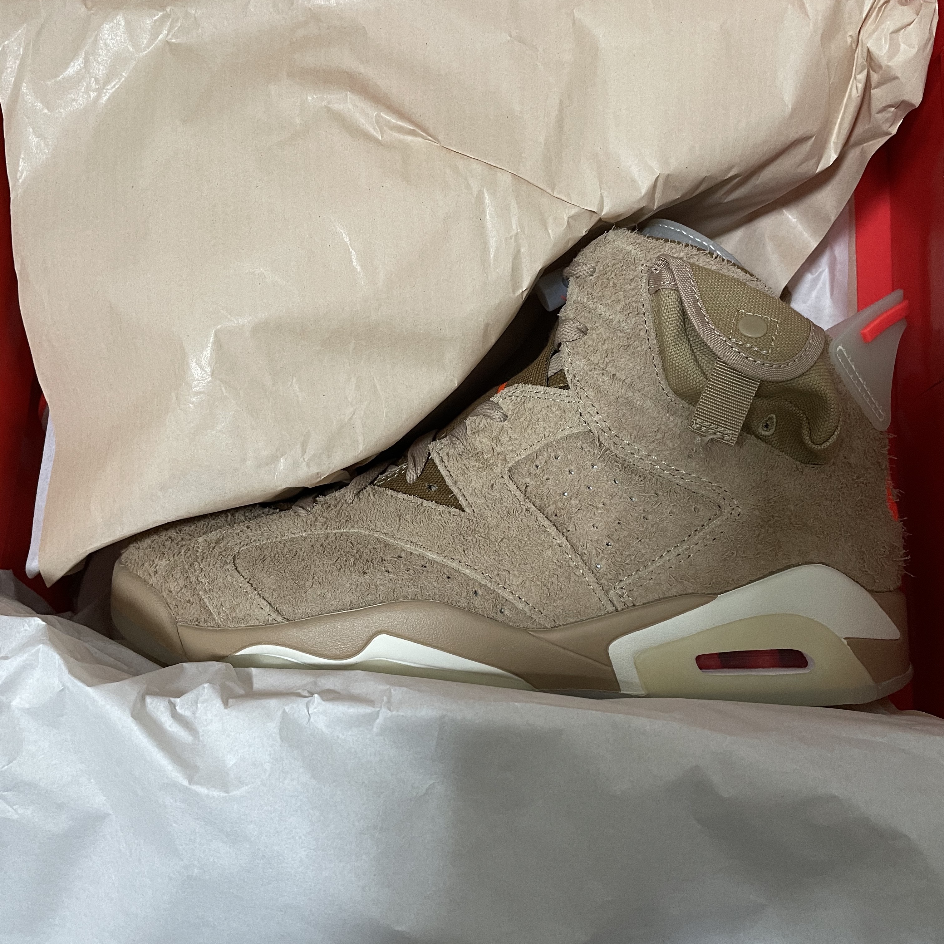 Jordan 6 x Travis Scott Retro SP British Khaki 착용 스타일 - 1