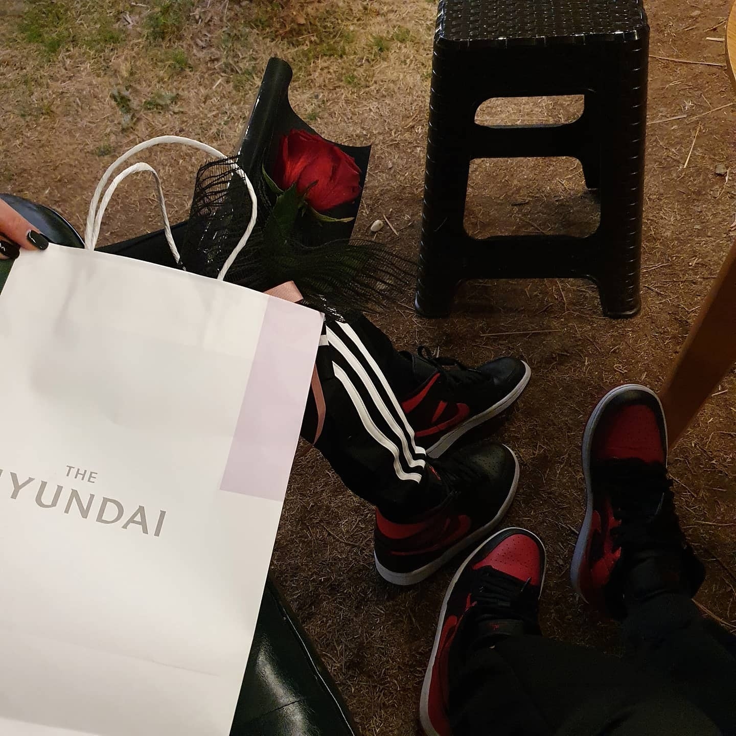(W) Jordan 1 Mid Siren Red, Jordan 1 Mid Bred Banned 2020 착용 스타일 - 5