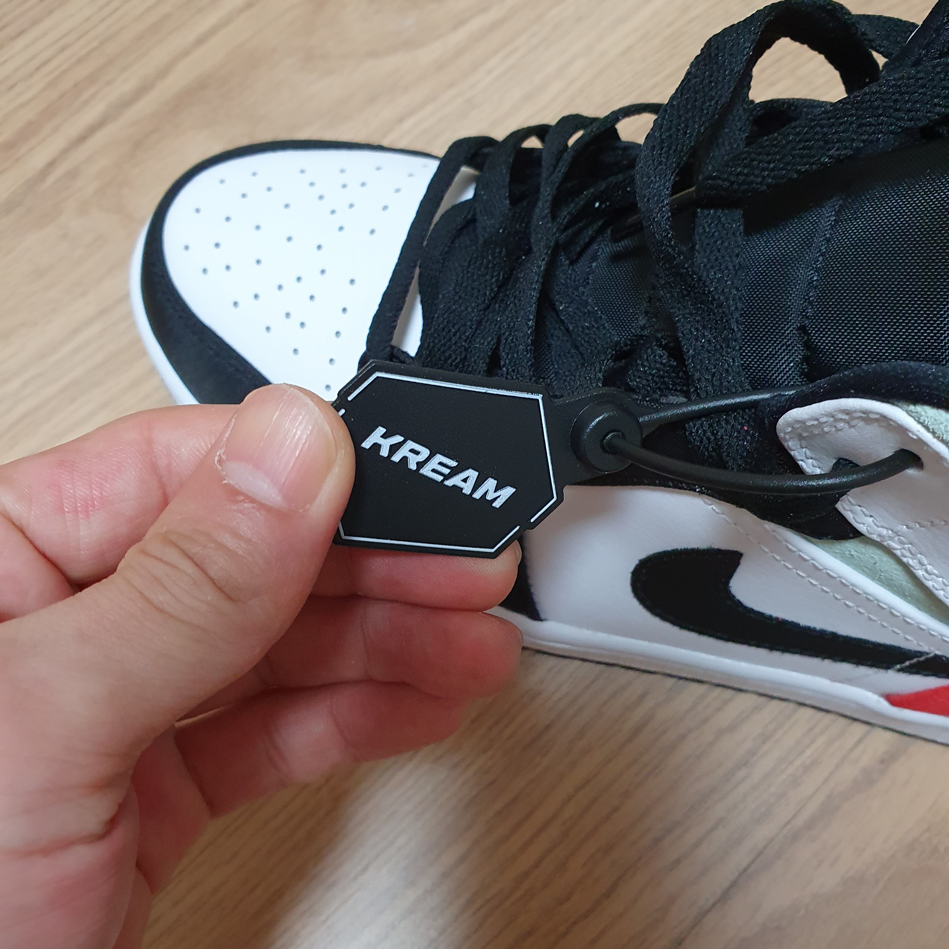 Jordan 1 Mid SE Track Red 착용 스타일 - 4