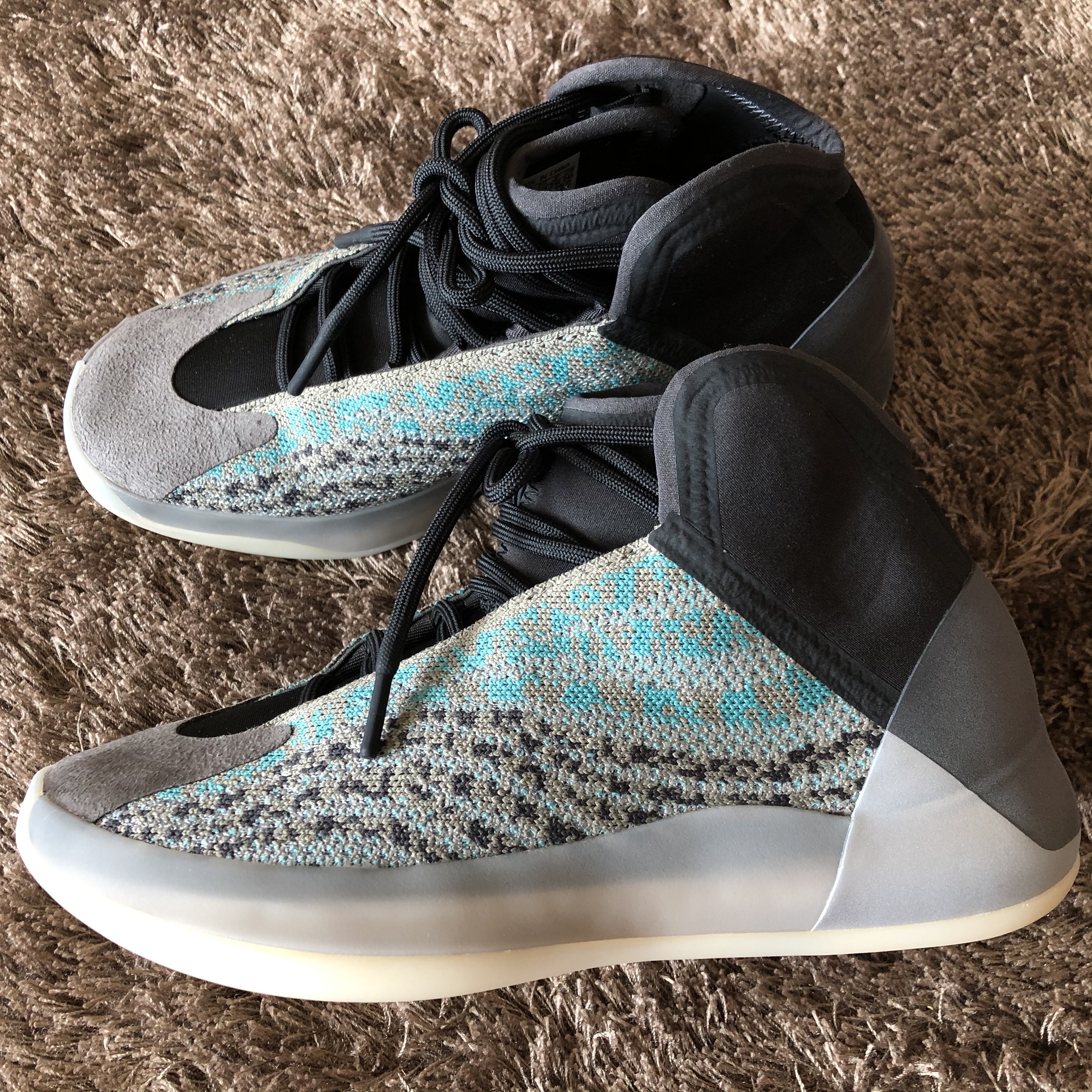 Adidas Yeezy QNTM Teal Blue 착용 스타일 - 4