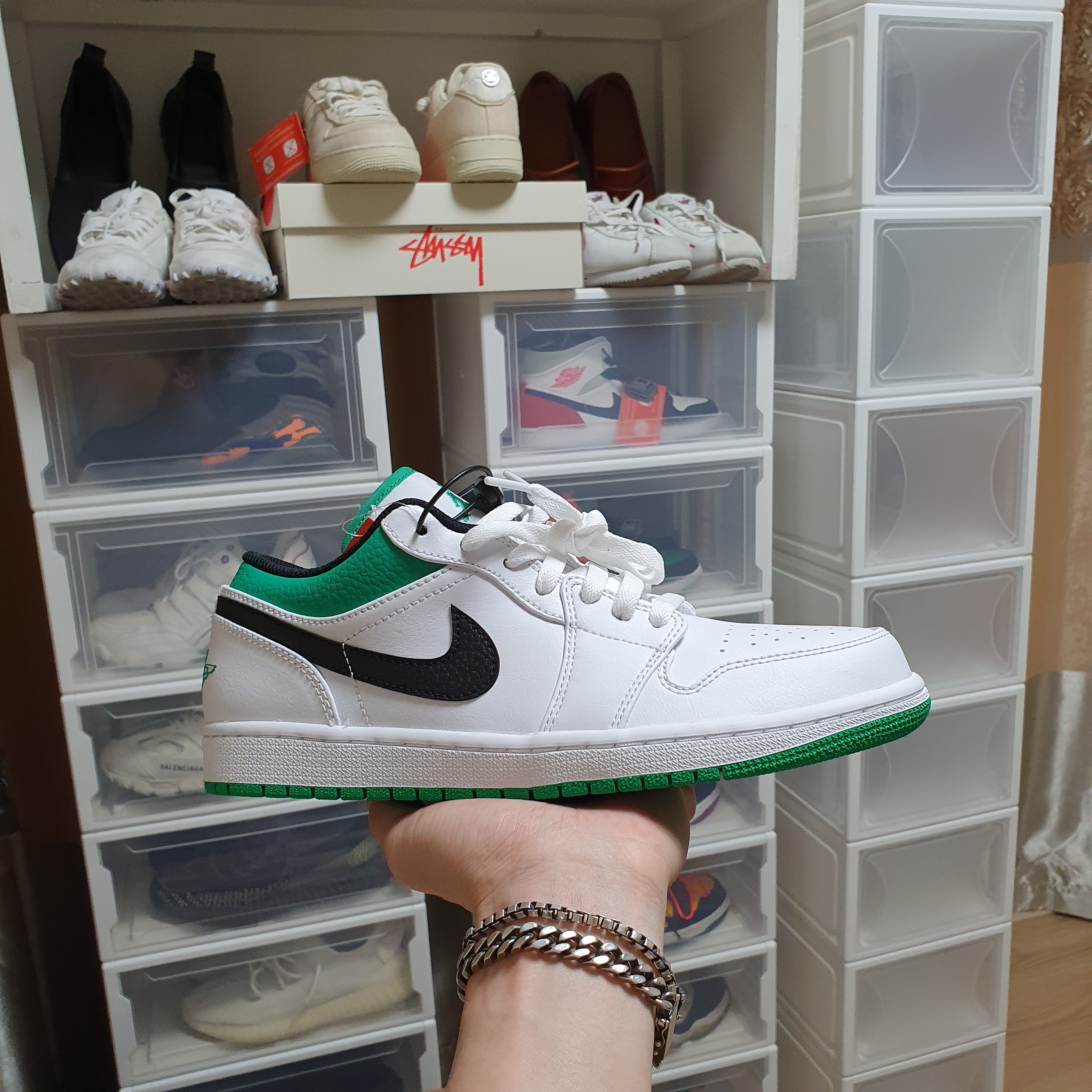 Jordan 1 Low White Lucky Green 착용 스타일 - 2