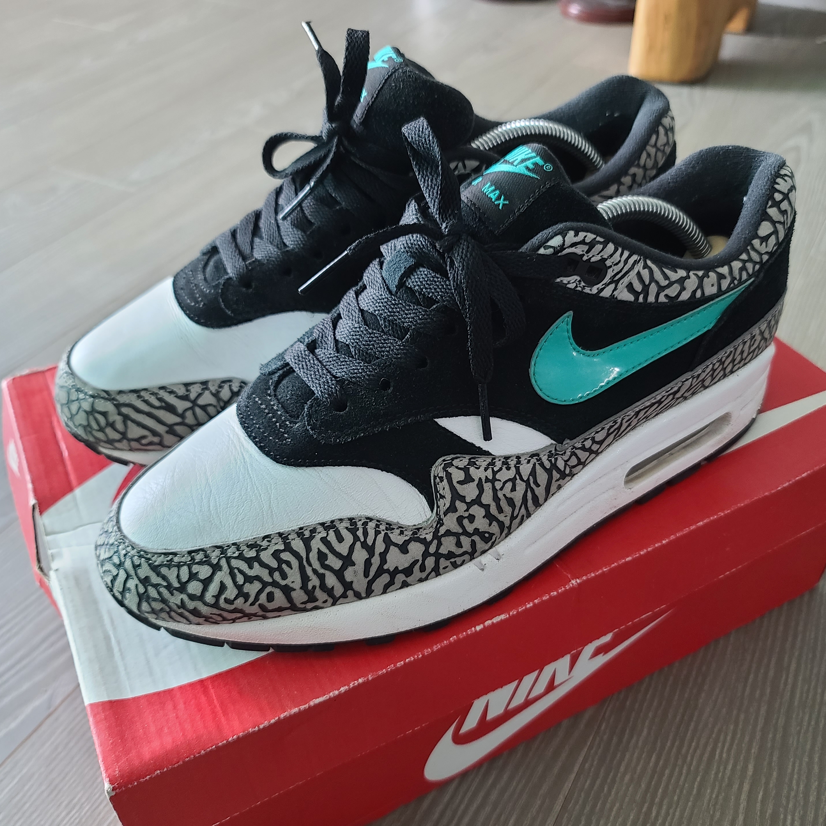 NIke x Atmos Air Max 1 Elephant 2017 착용 스타일