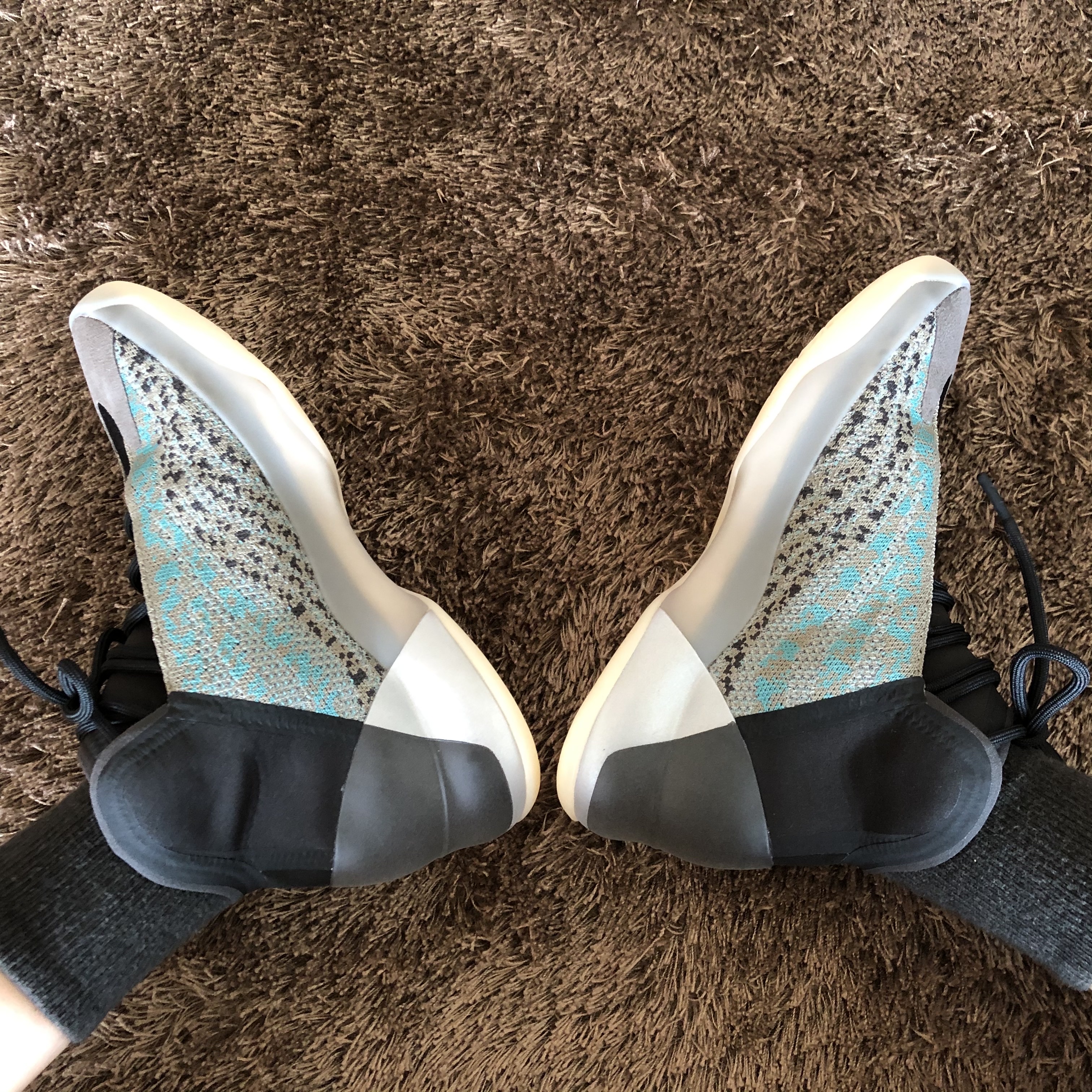 Adidas Yeezy QNTM Teal Blue 착용 스타일 - 1