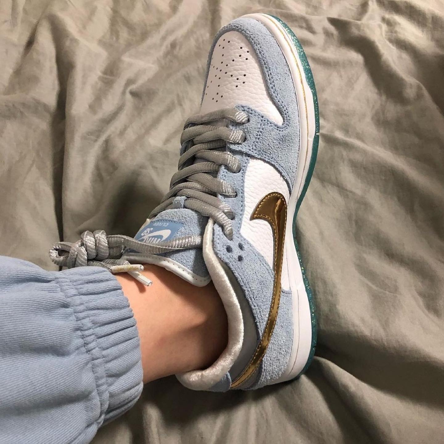 Nike x Sean Cliver SB Dunk Low Holiday Special 착용 스타일 - 1