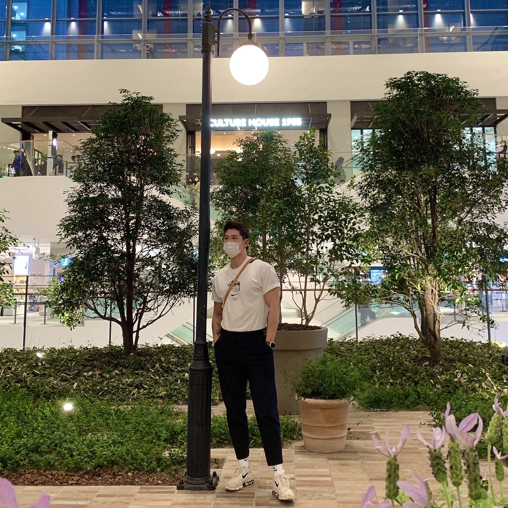 Nike x Stussy WT T-Shirt White - Asia, Nike x Stussy Air Zoom Spiridon Cage 2 Fossil 착용 스타일