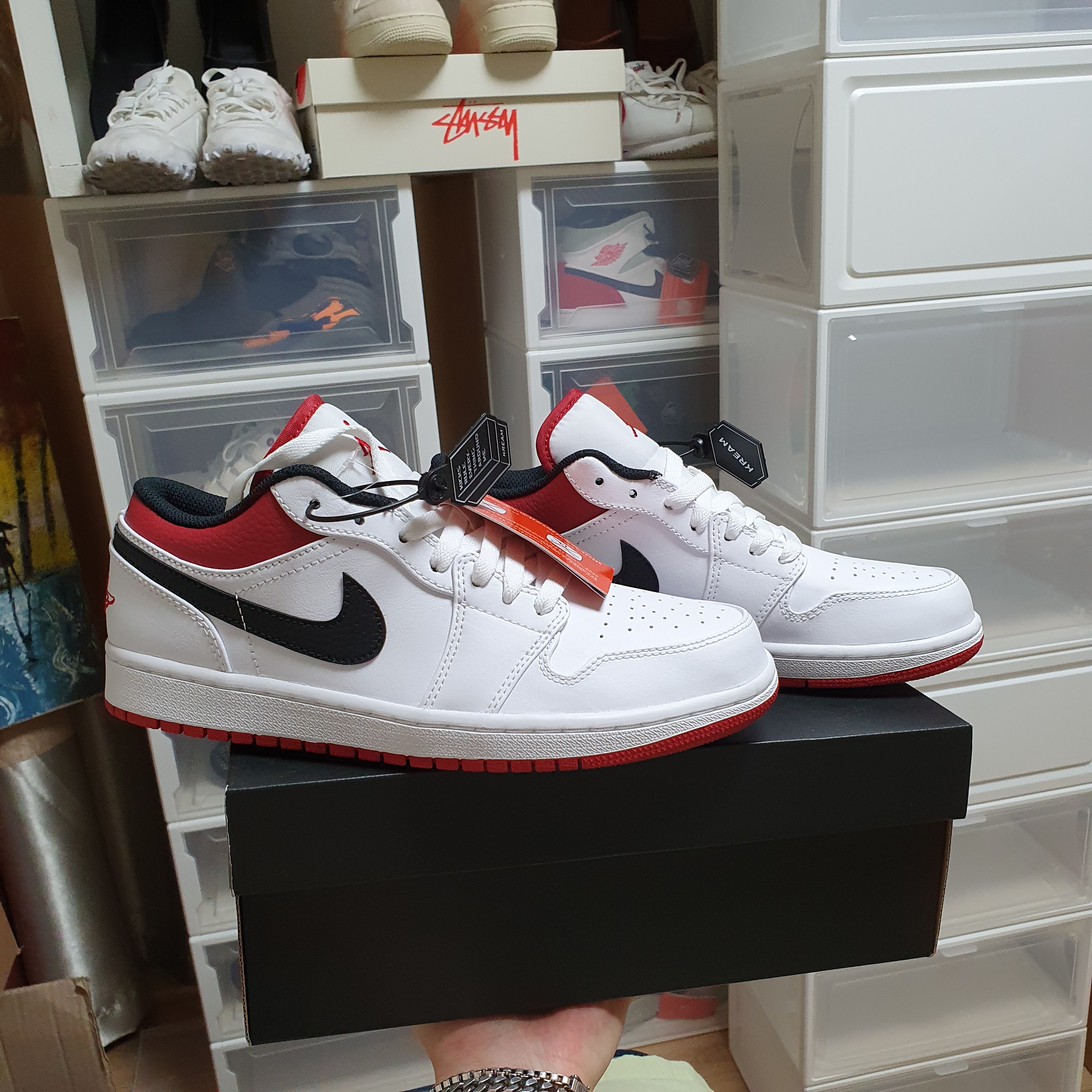 Jordan 1 Low White Red Black 착용 스타일 - 4