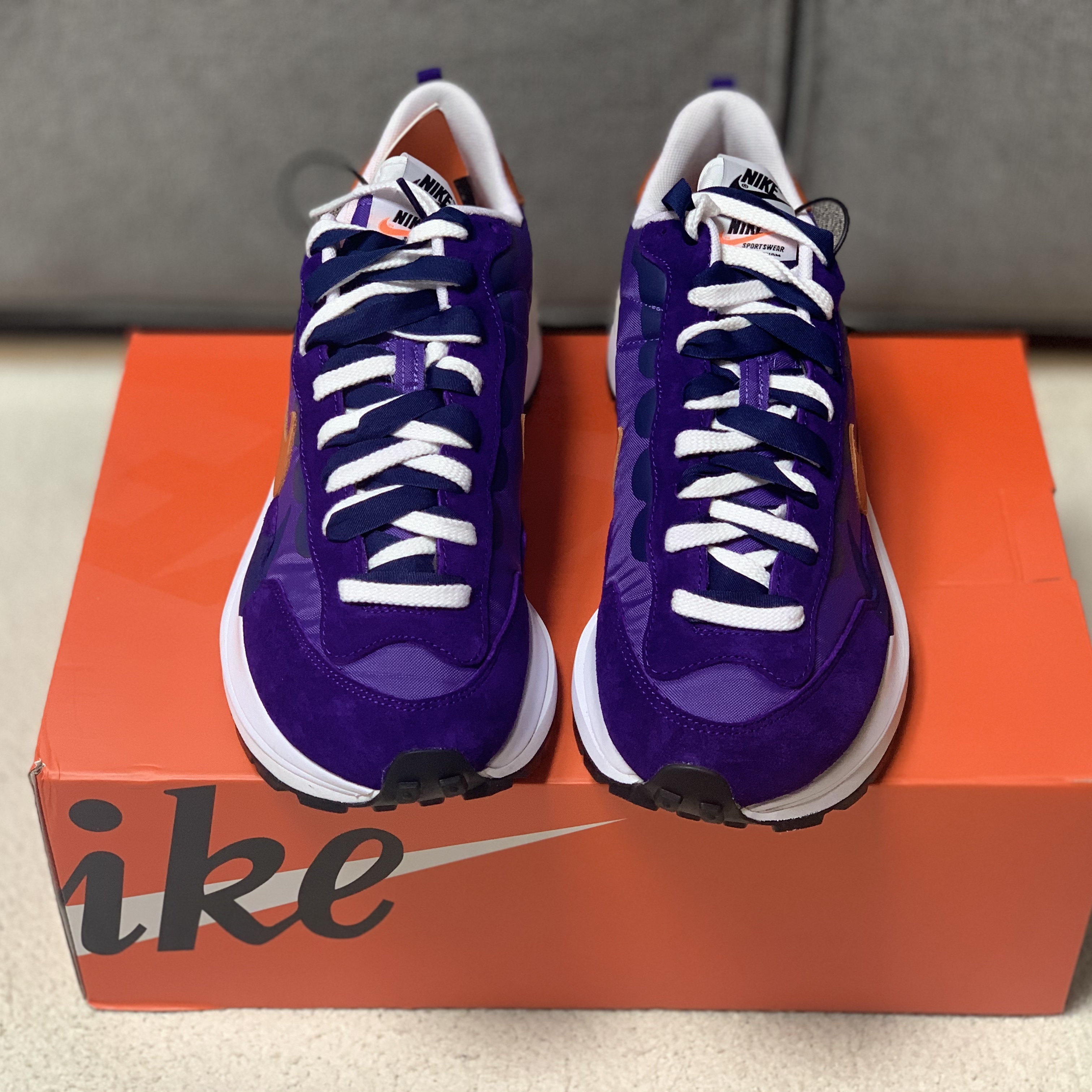 Nike x Sacai VaporWaffle Dark Iris 착용 스타일 - 2