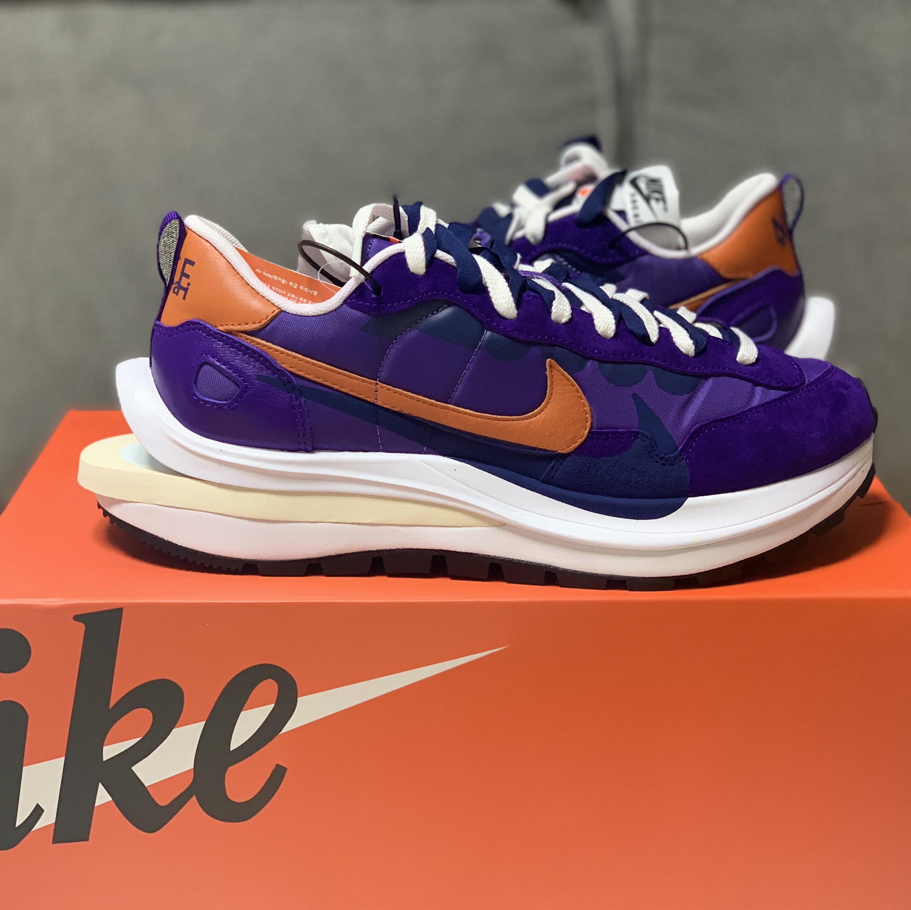 Nike x Sacai VaporWaffle Dark Iris 착용 스타일 - 1