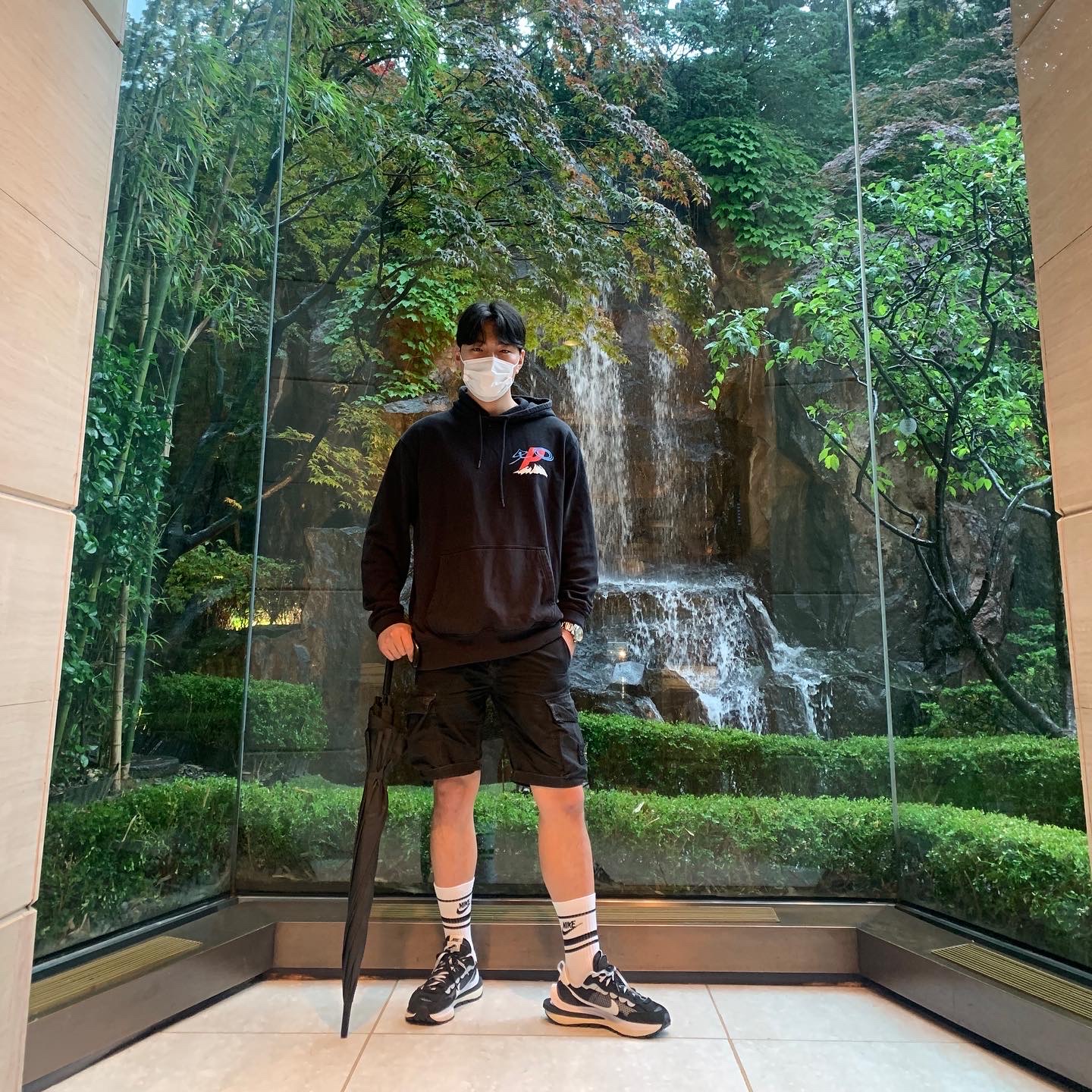 Palace P-Zen Hood Black - 20FW, Nike x Sacai VaporWaffle Black White 착용 스타일 - 1