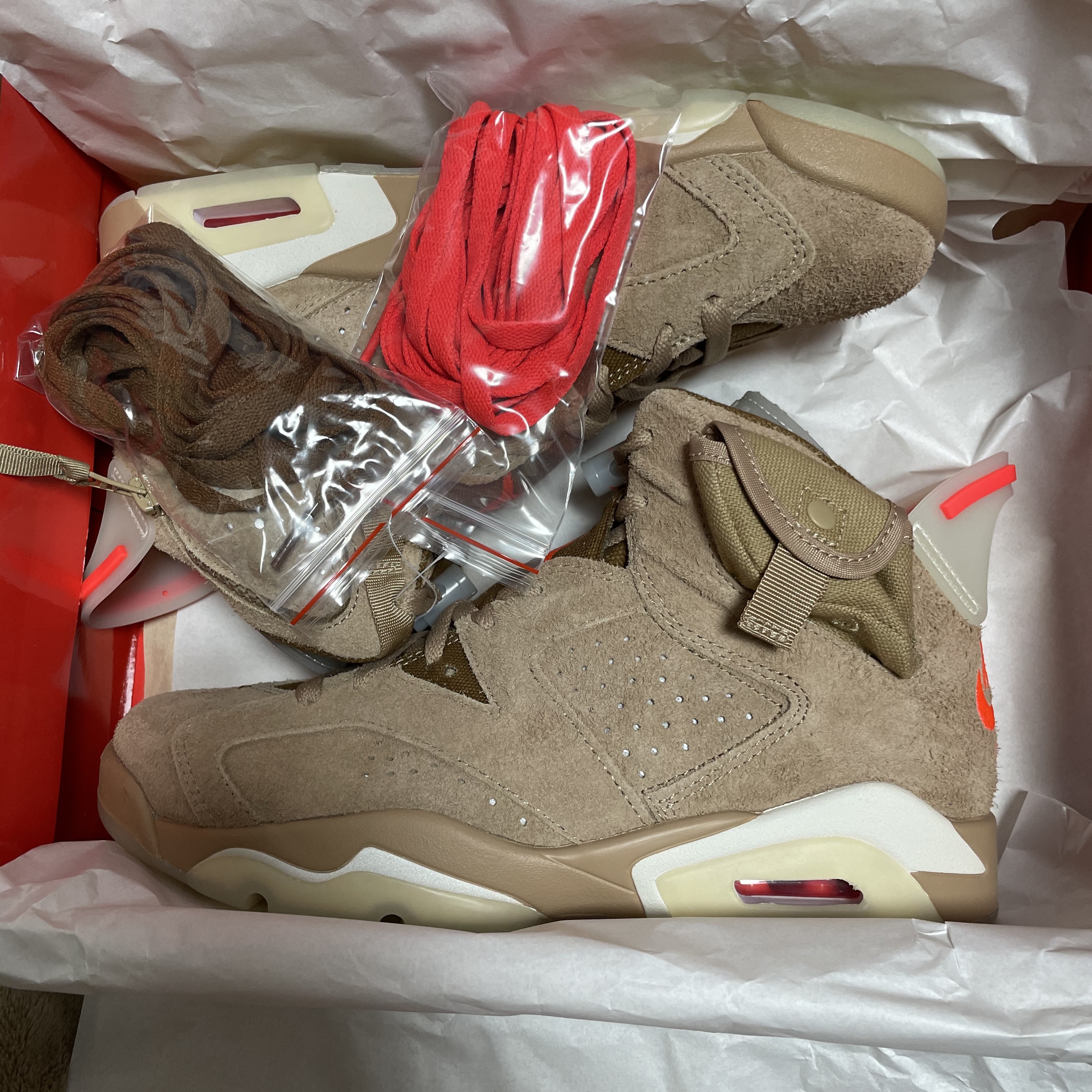 Jordan 6 x Travis Scott Retro SP British Khaki 착용 스타일