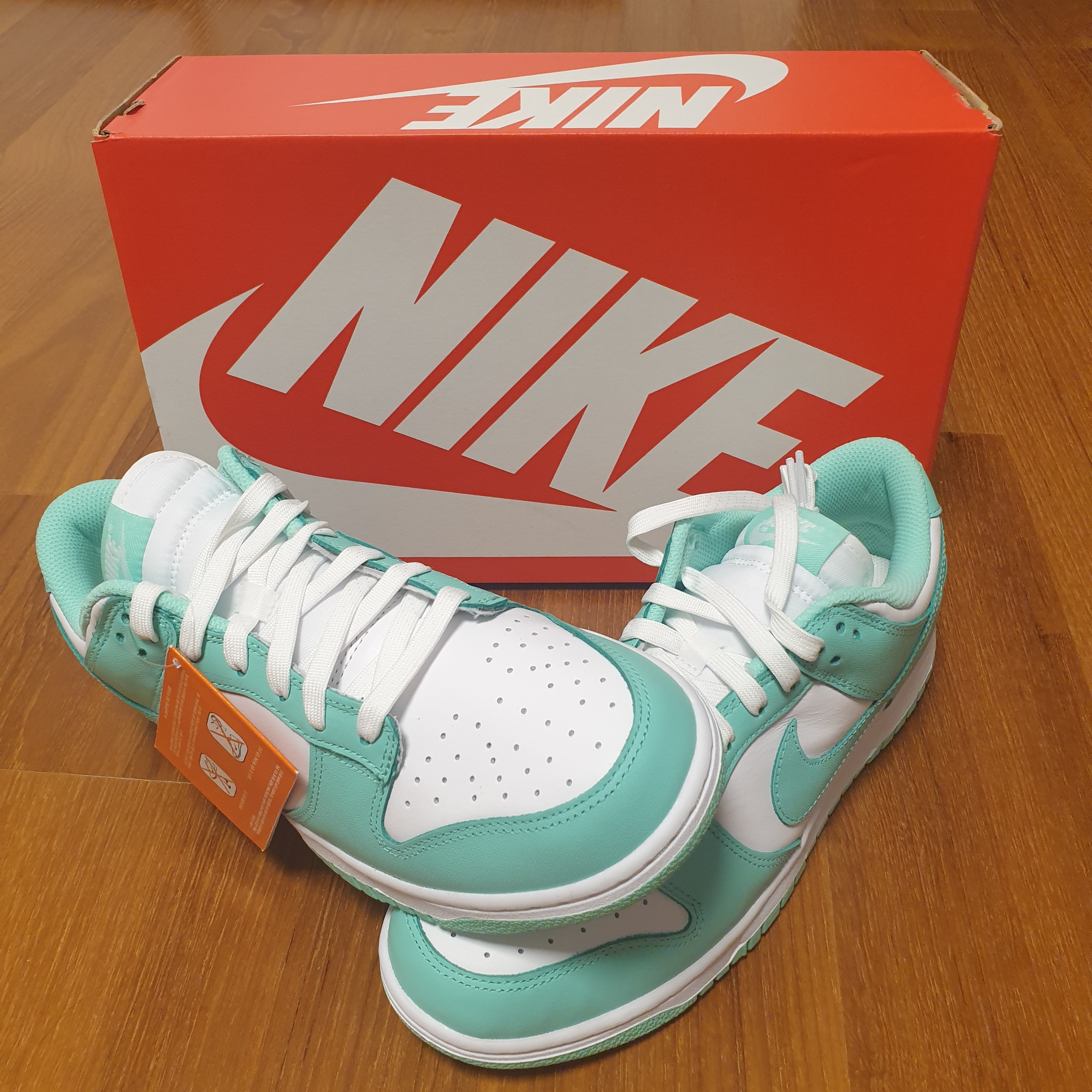 (W) Nike Dunk Low Green Glow 착용 스타일 - 2