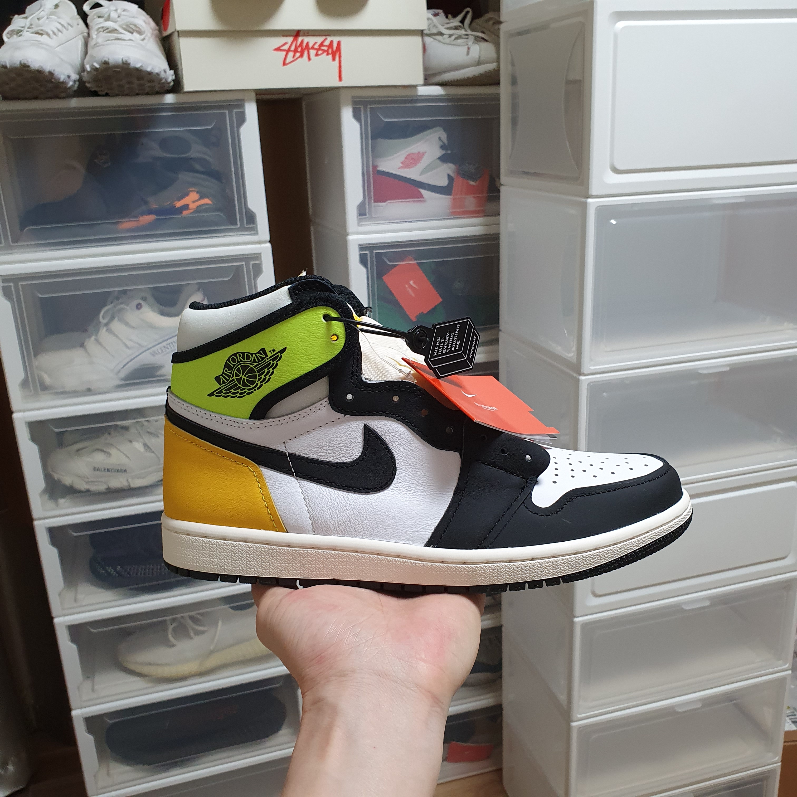 Jordan 1 Retro High OG Volt Gold 착용 스타일 - 3