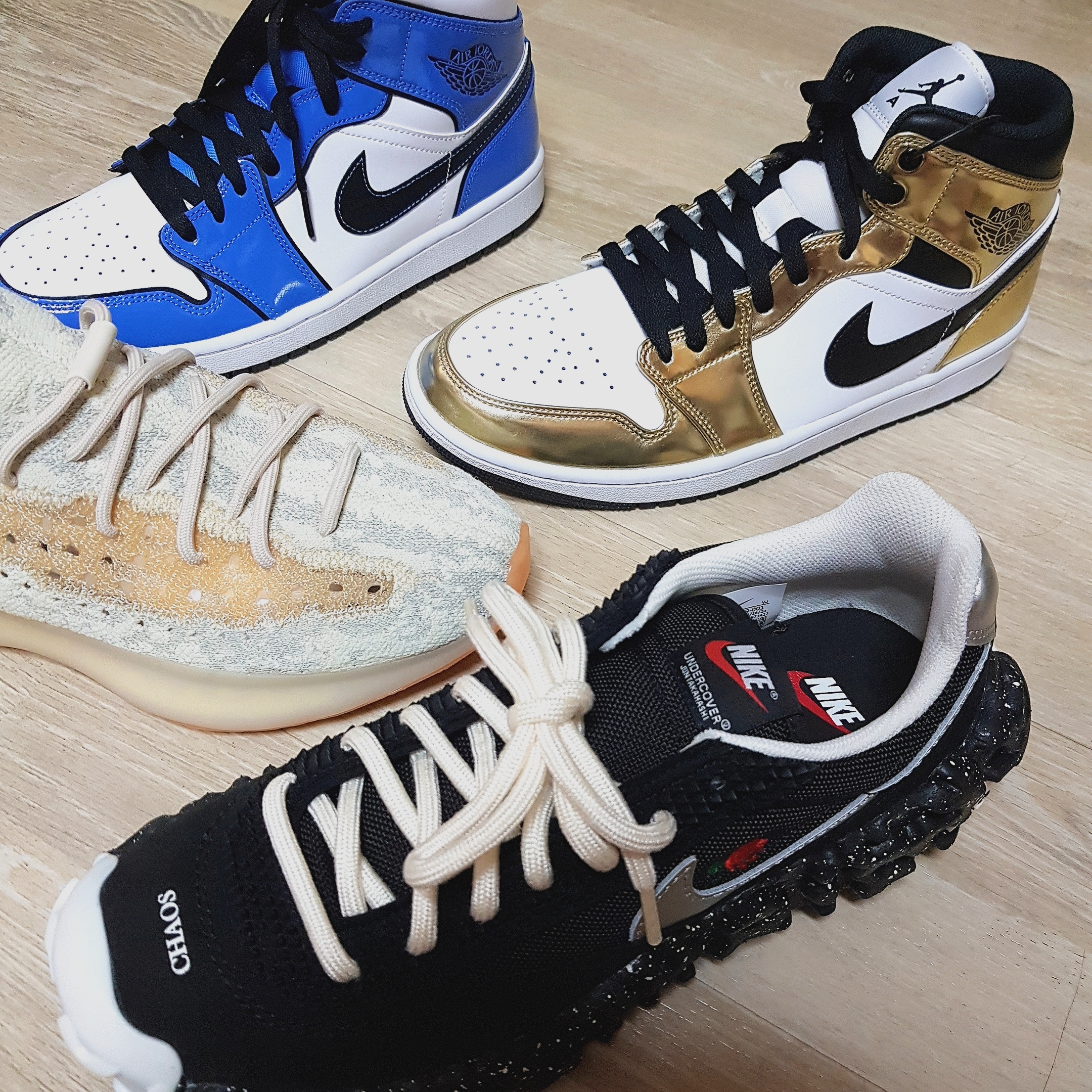 Jordan 1 Mid SE Signal Blue, Jordan 1 Mid SE Metallic Gold 착용 스타일 - 1