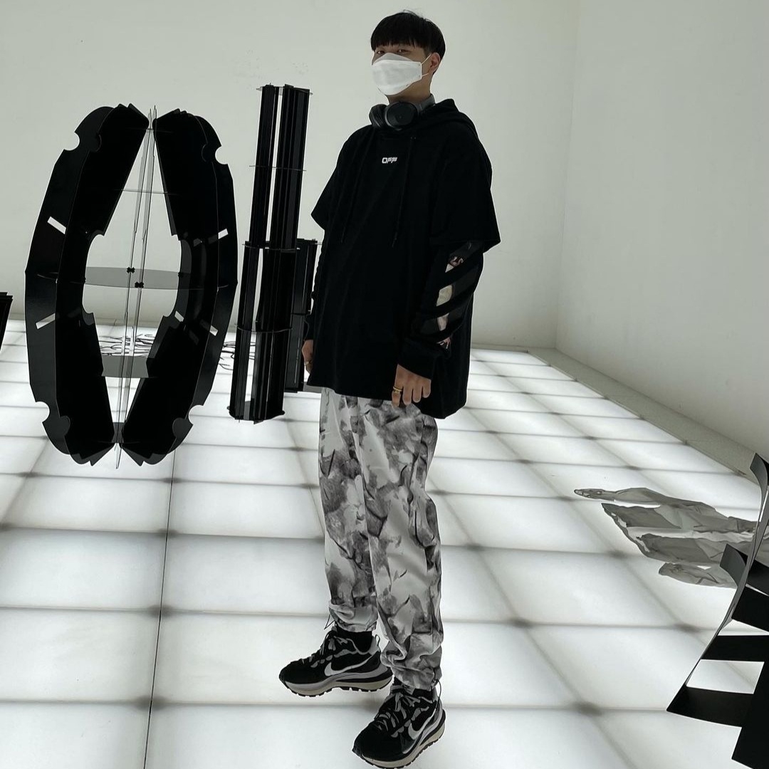 Nike x Sacai VaporWaffle Black White 착용 스타일 - 1