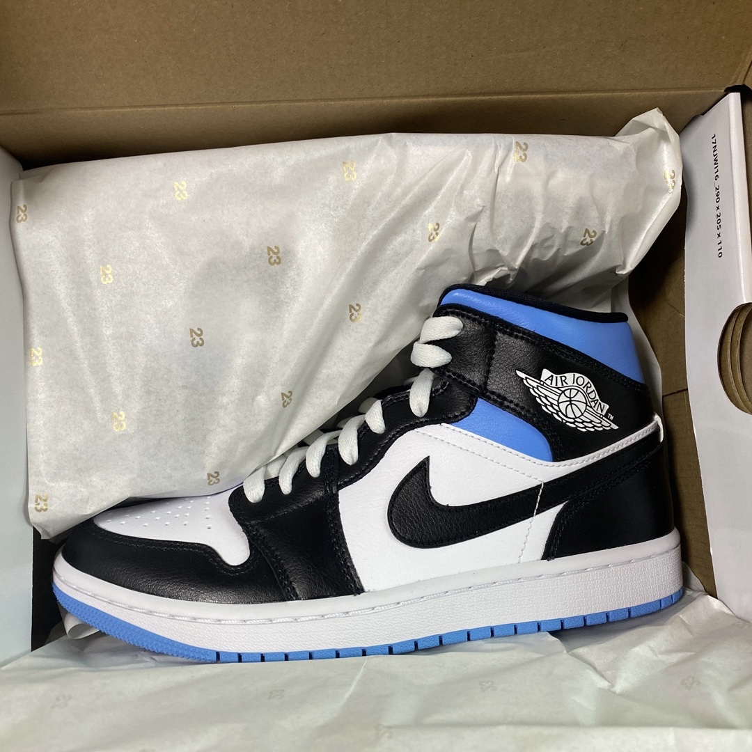 (W) Jordan 1 Mid White Black University Blue 착용 스타일 - 2