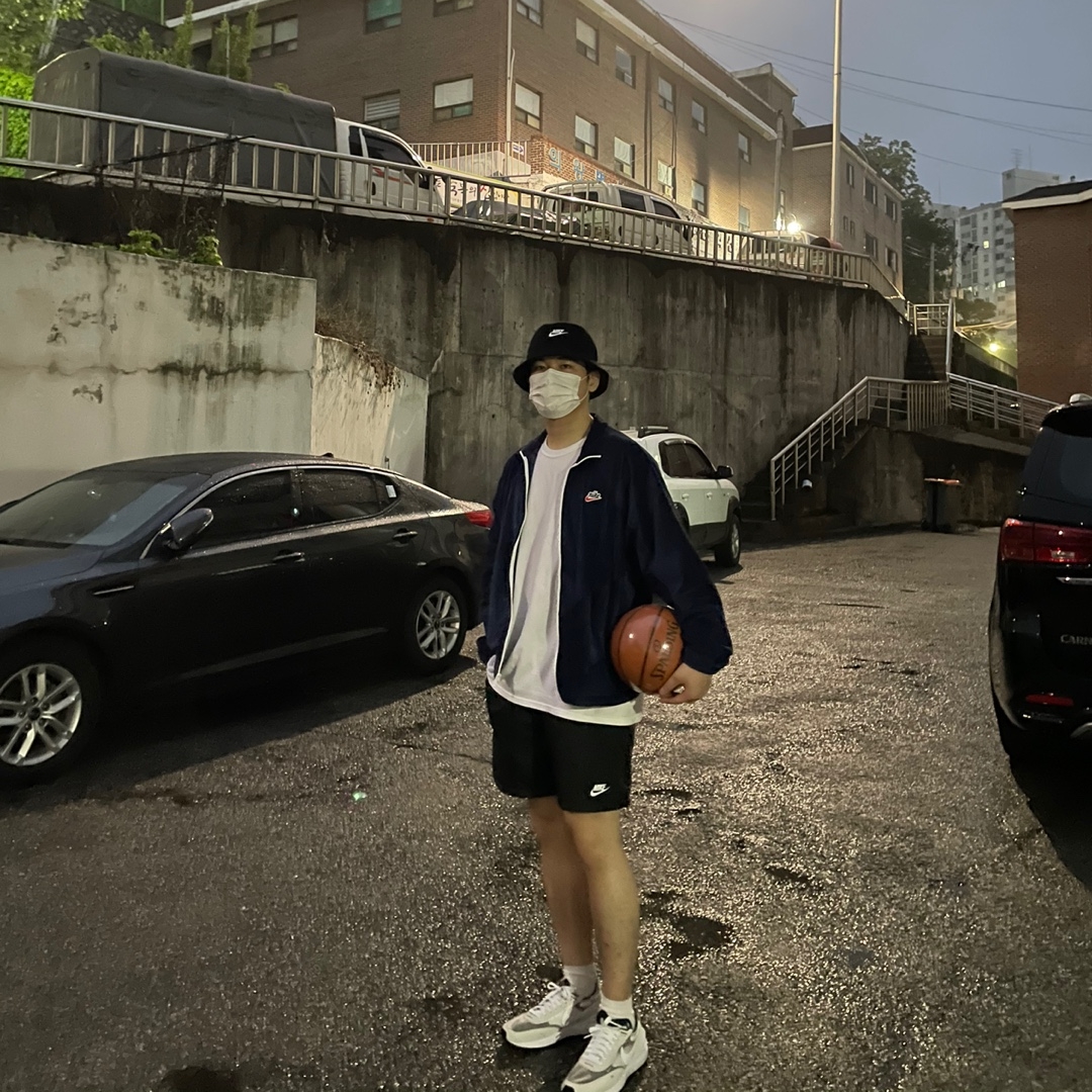 Nike Waffle One Infinite Lilac, Nike Futura Corduroy Bucket Black 착용 스타일