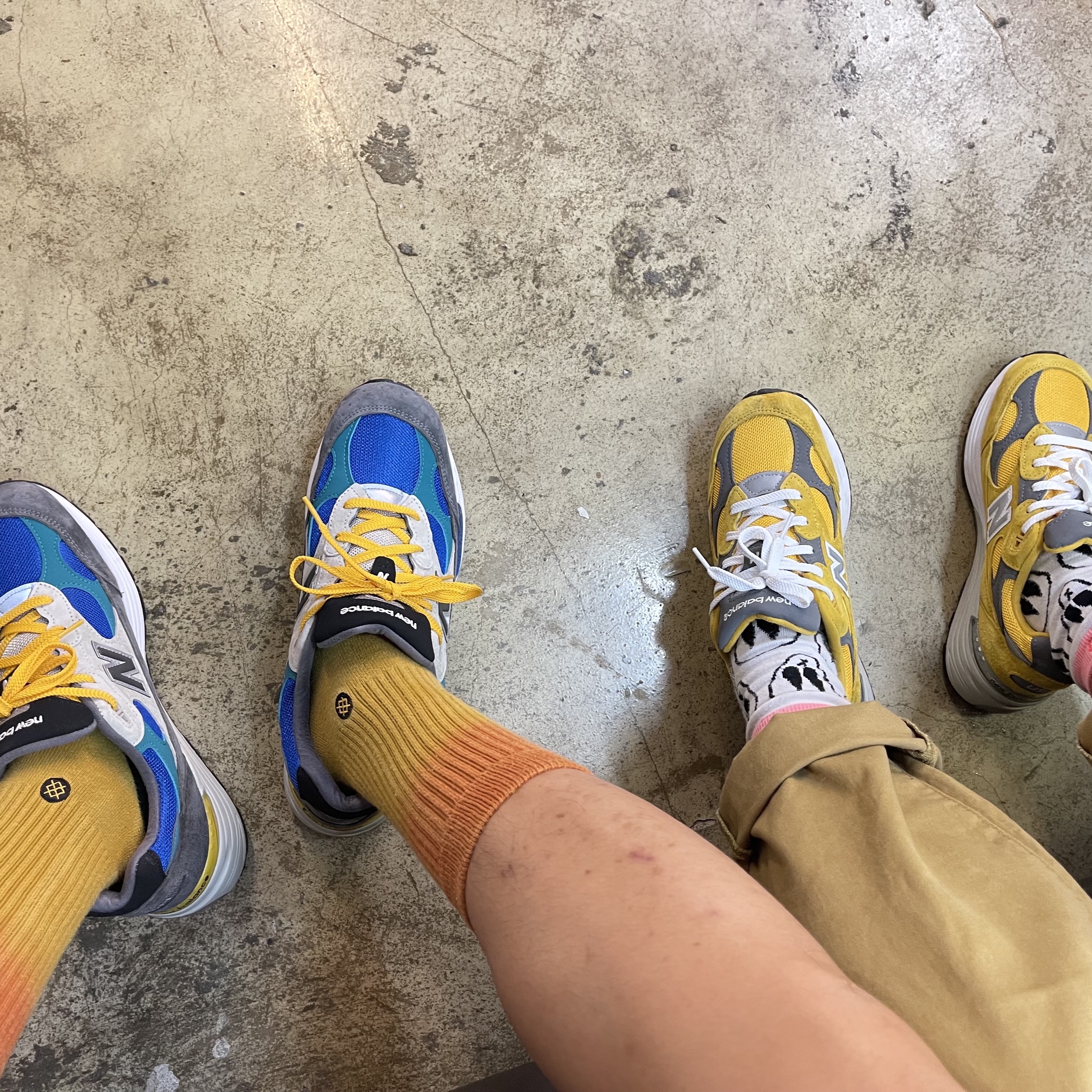 New Balance 992 Made in USA Gold Cream, New Balance x Billy's 992 Made in USA Grey Blue Teal 착용 스타일 - 1